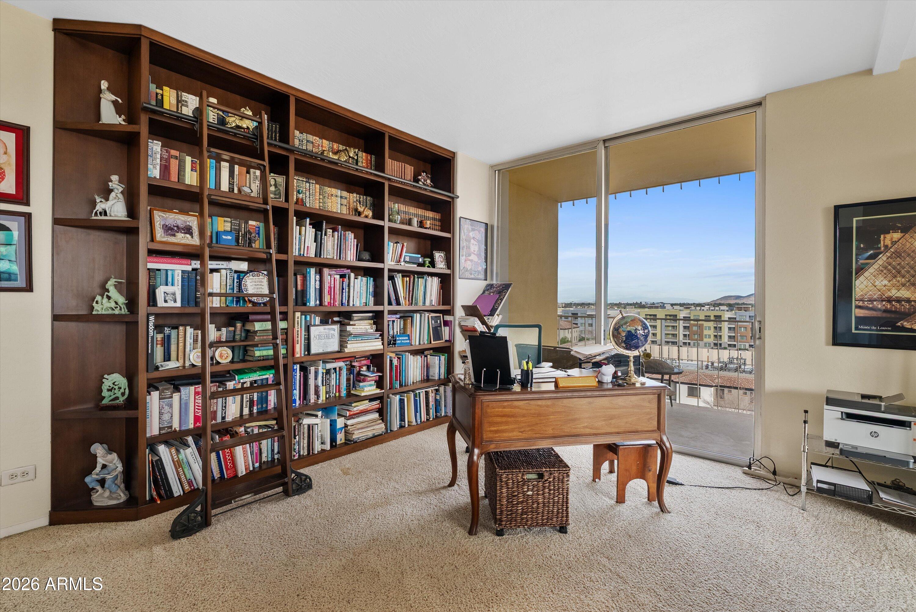 207 W CLARENDON Avenue F6