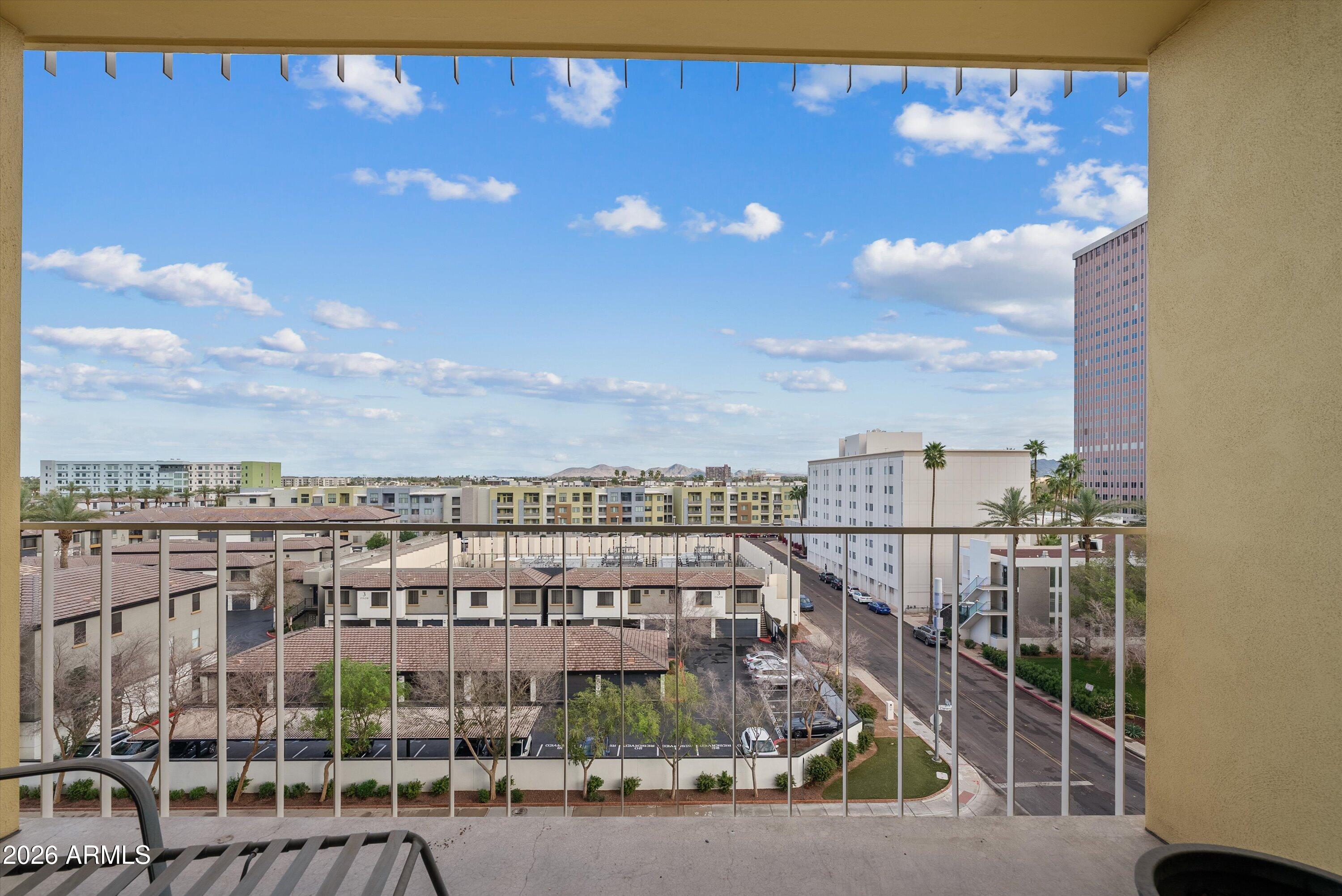 207 W CLARENDON Avenue F6