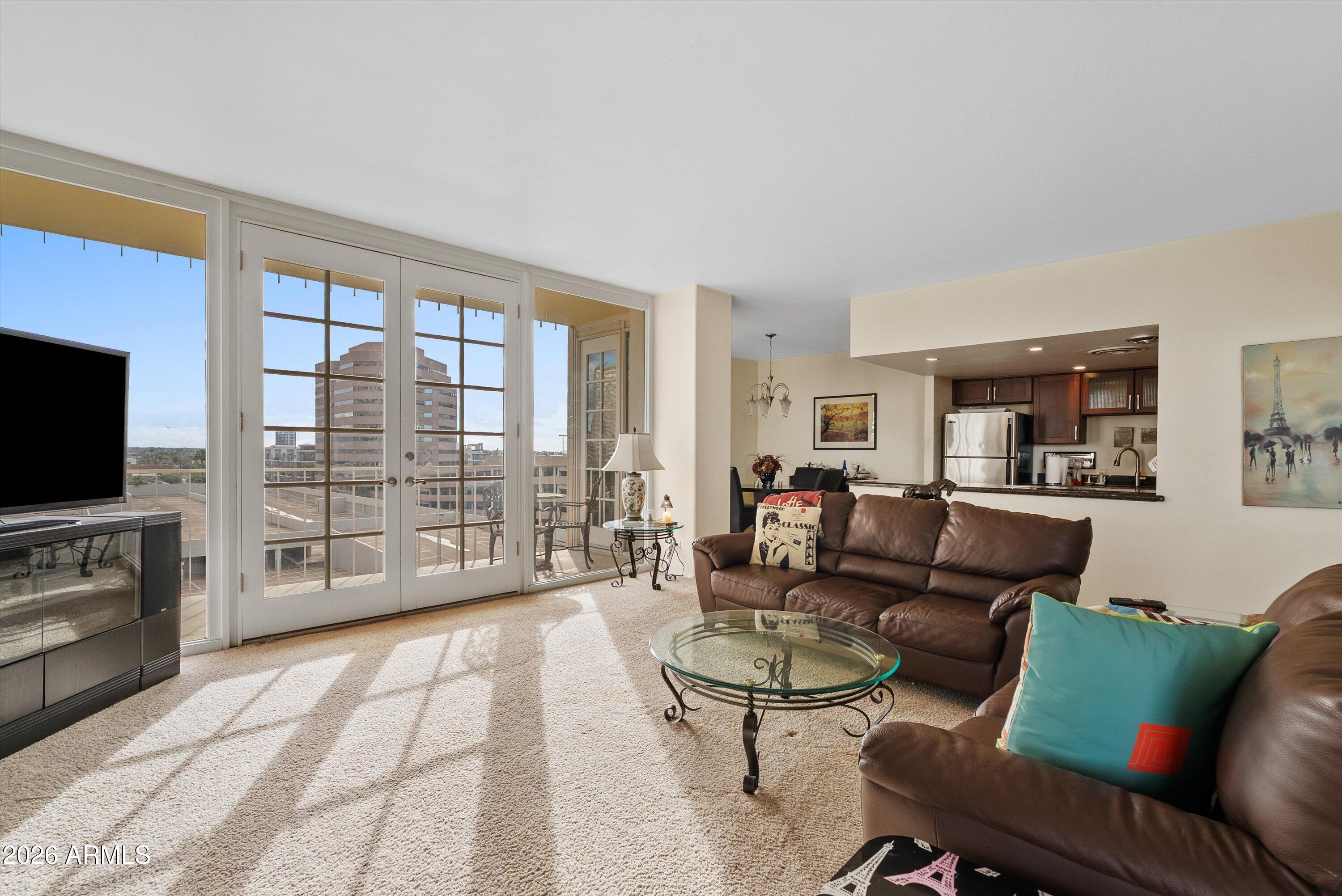 207 W CLARENDON Avenue F6