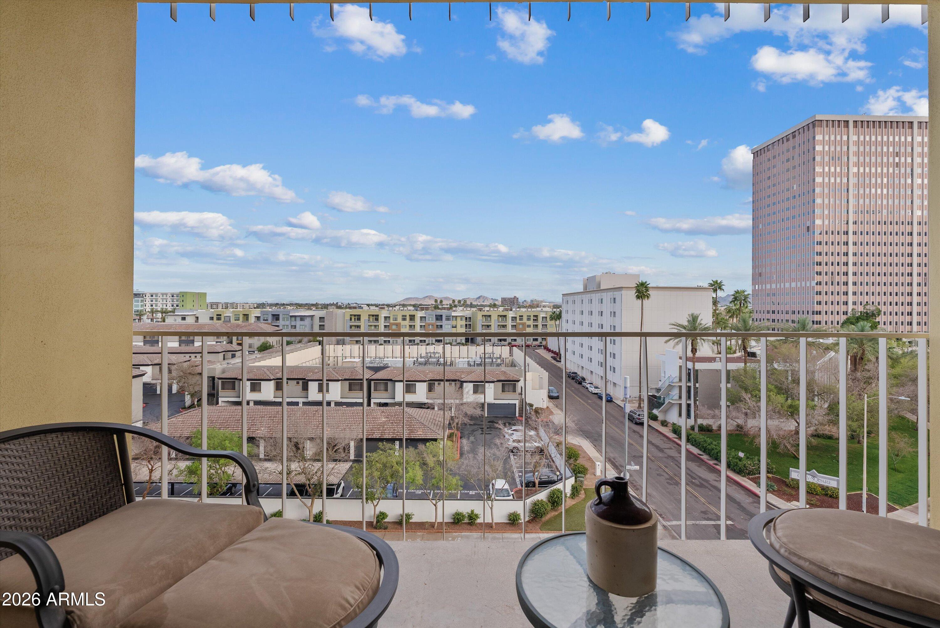 207 W CLARENDON Avenue F6