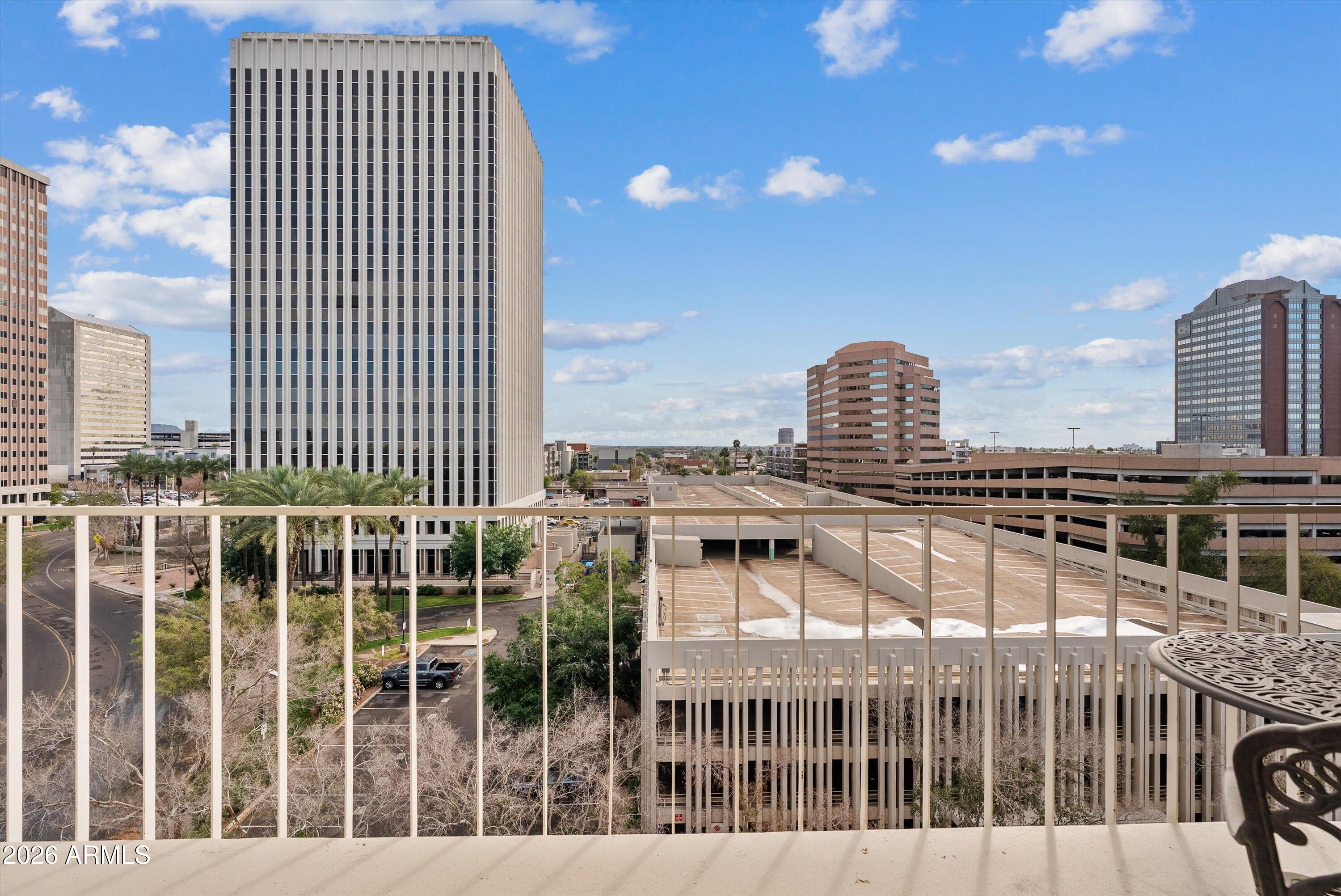 207 W CLARENDON Avenue F6