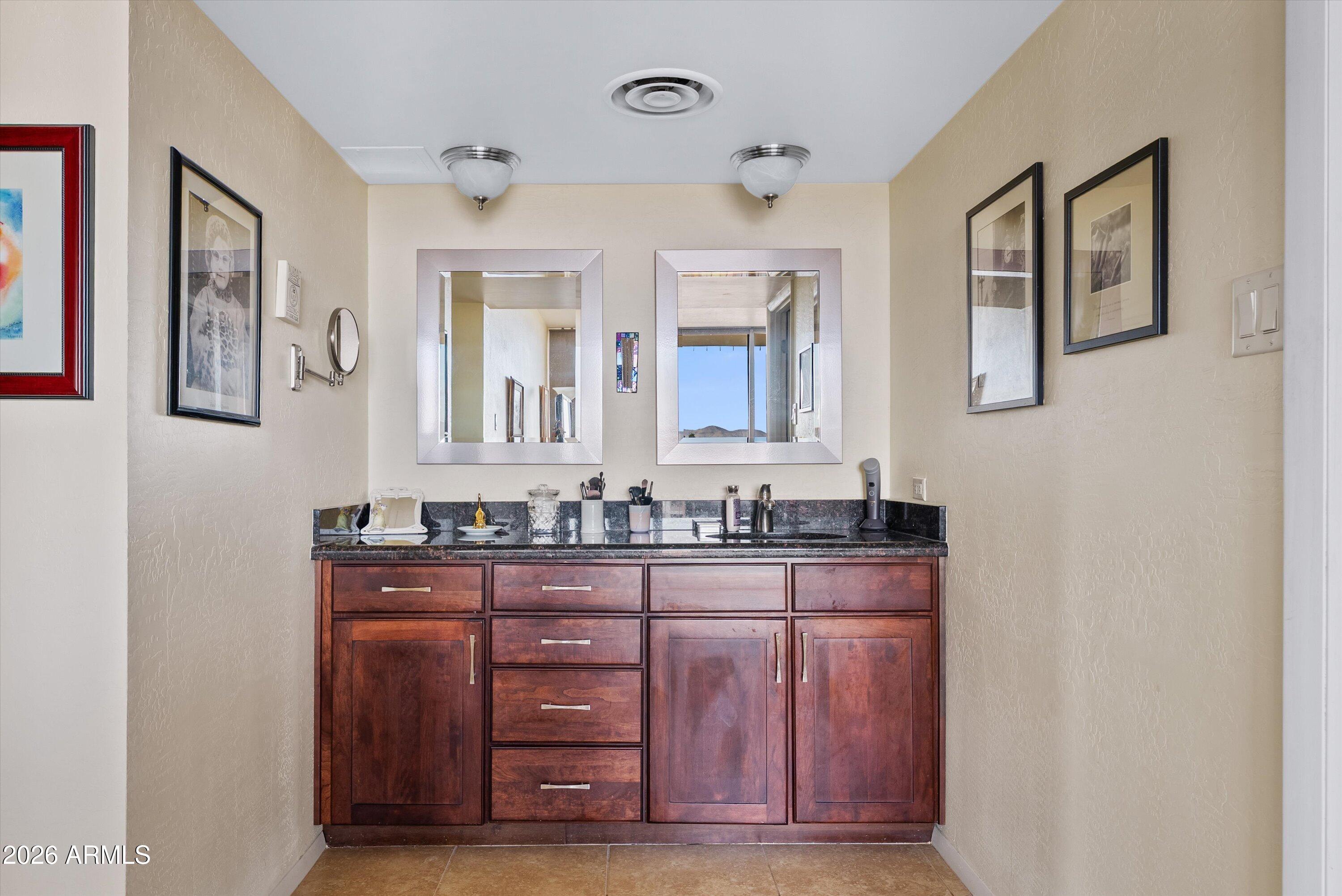 207 W CLARENDON Avenue F6