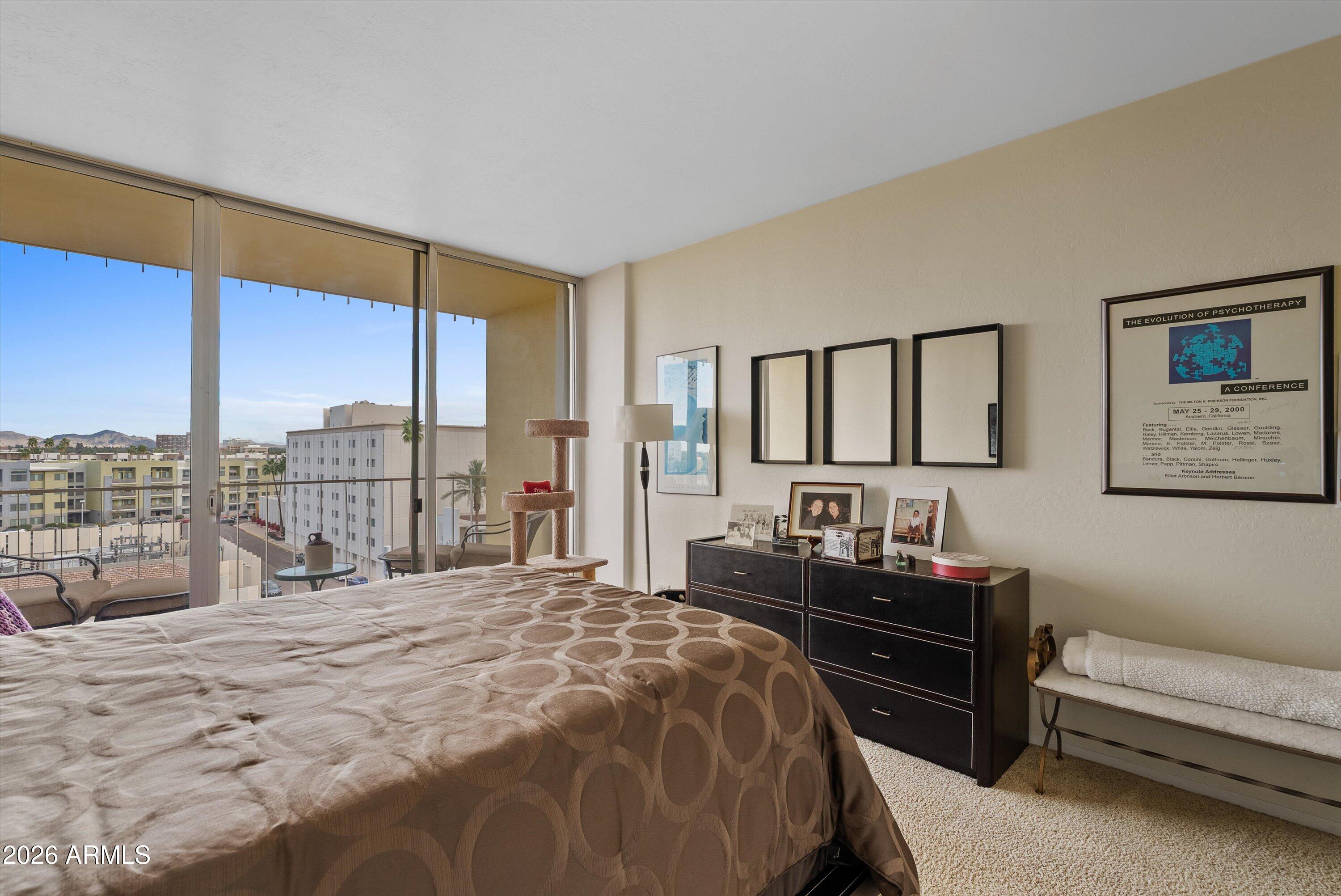 207 W CLARENDON Avenue F6