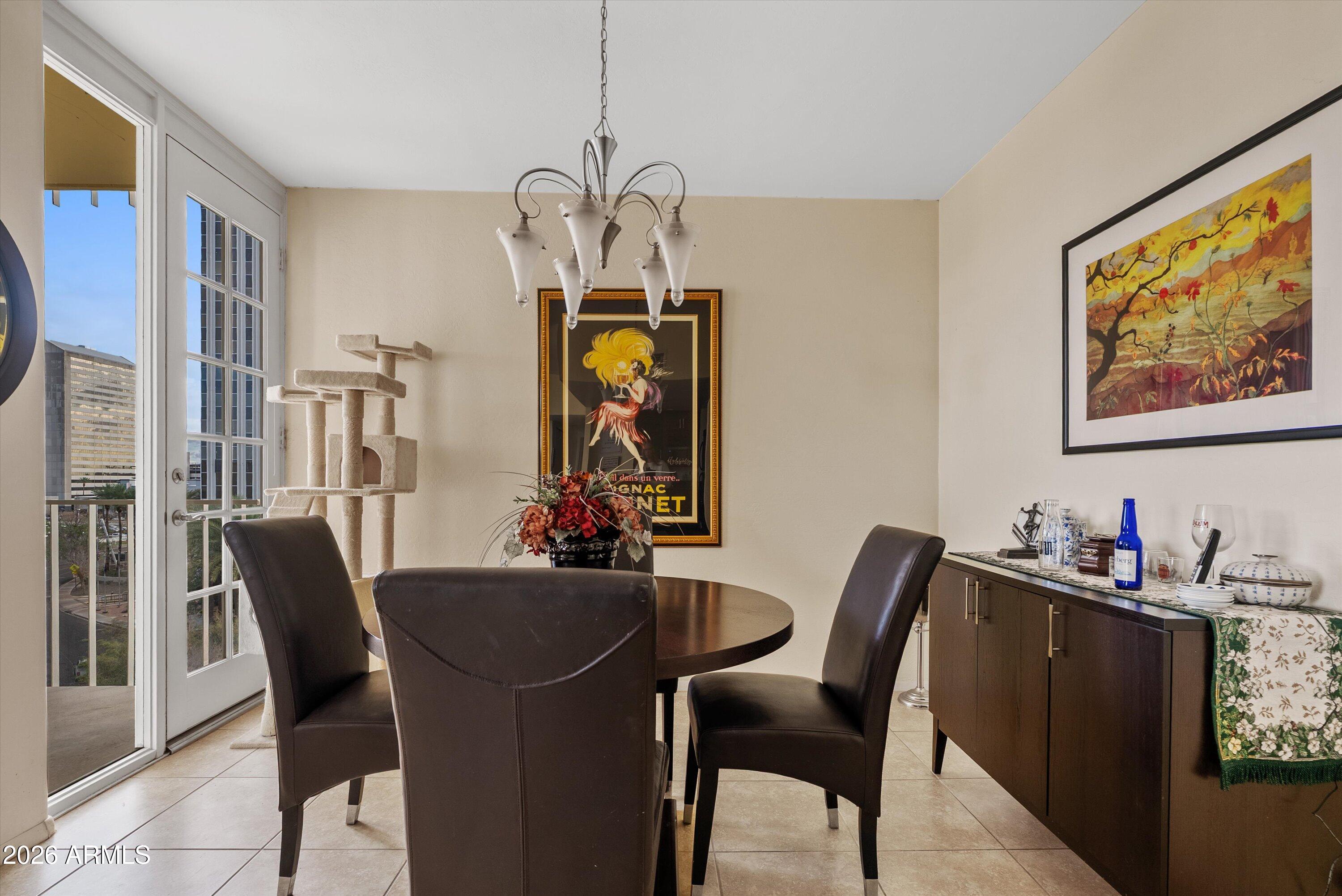 207 W CLARENDON Avenue F6