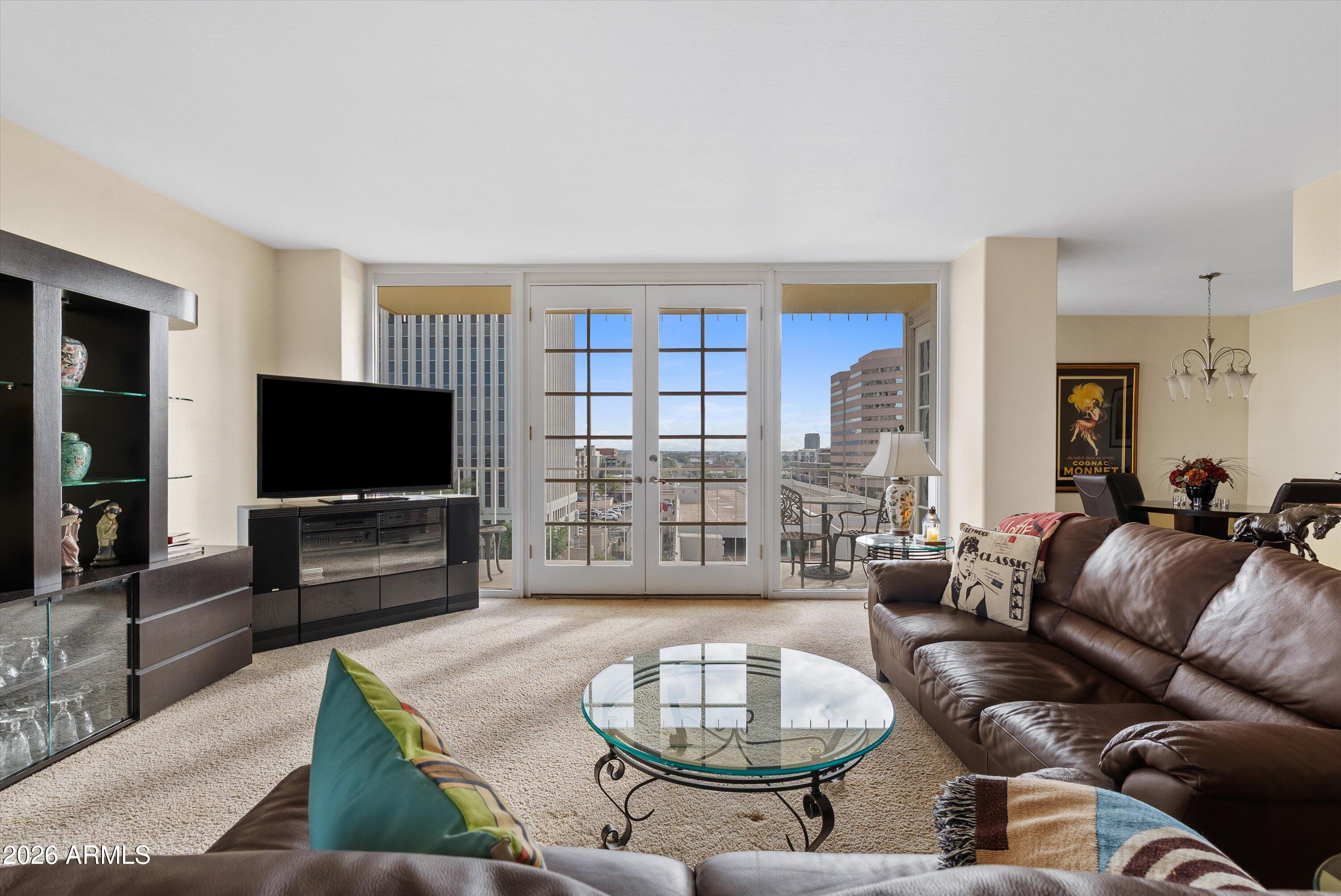 207 W CLARENDON Avenue F6