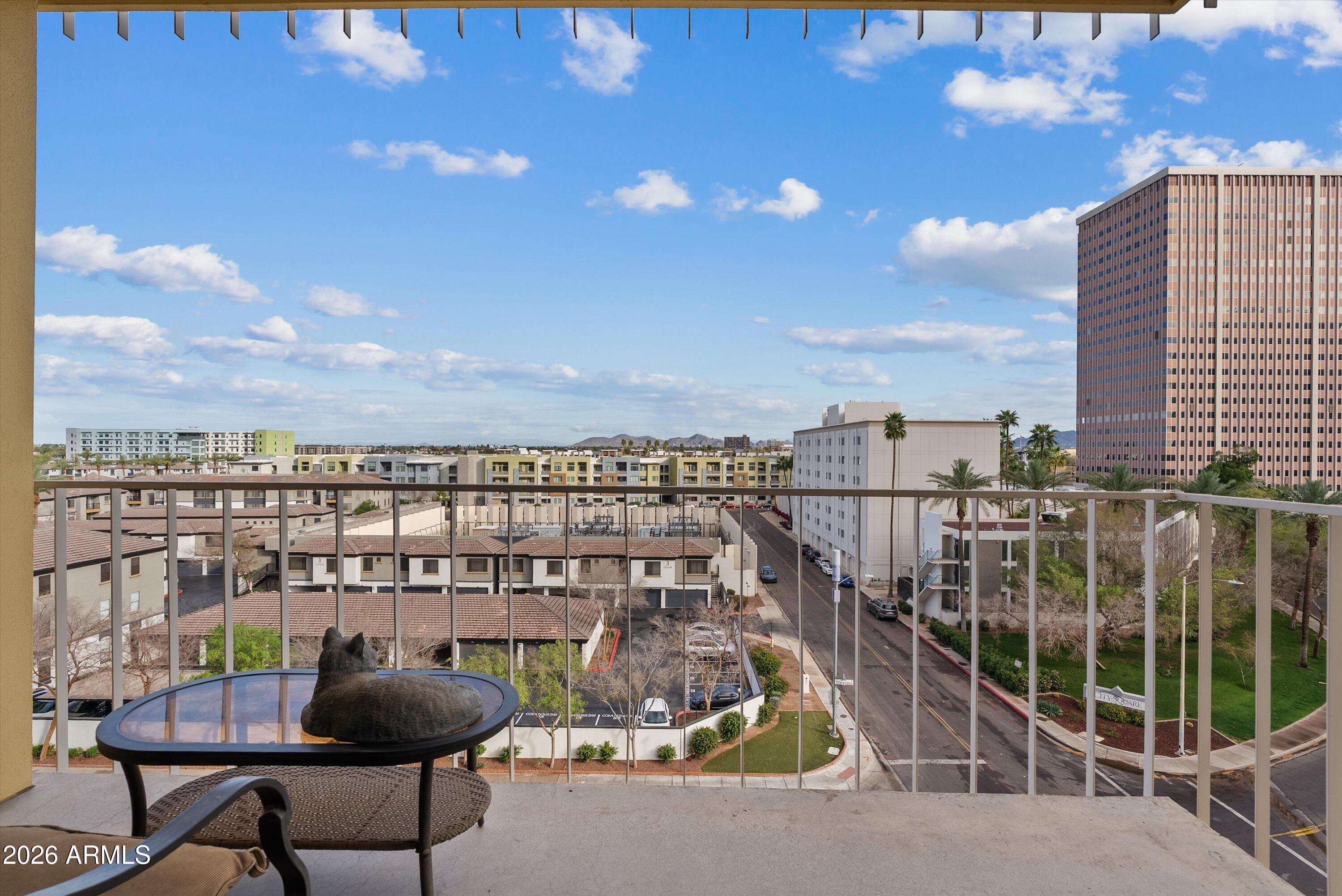 207 W CLARENDON Avenue F6