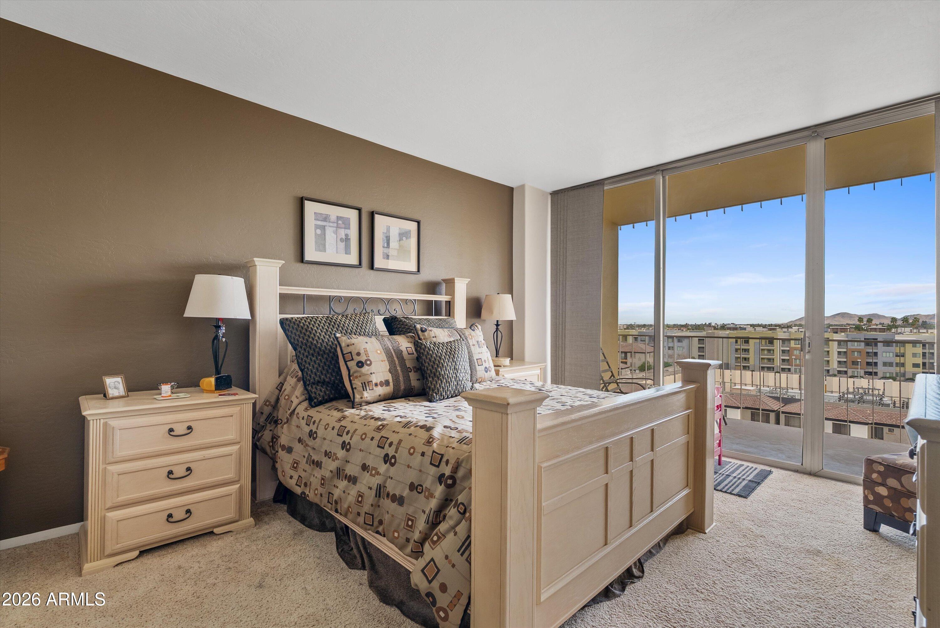 207 W CLARENDON Avenue F6