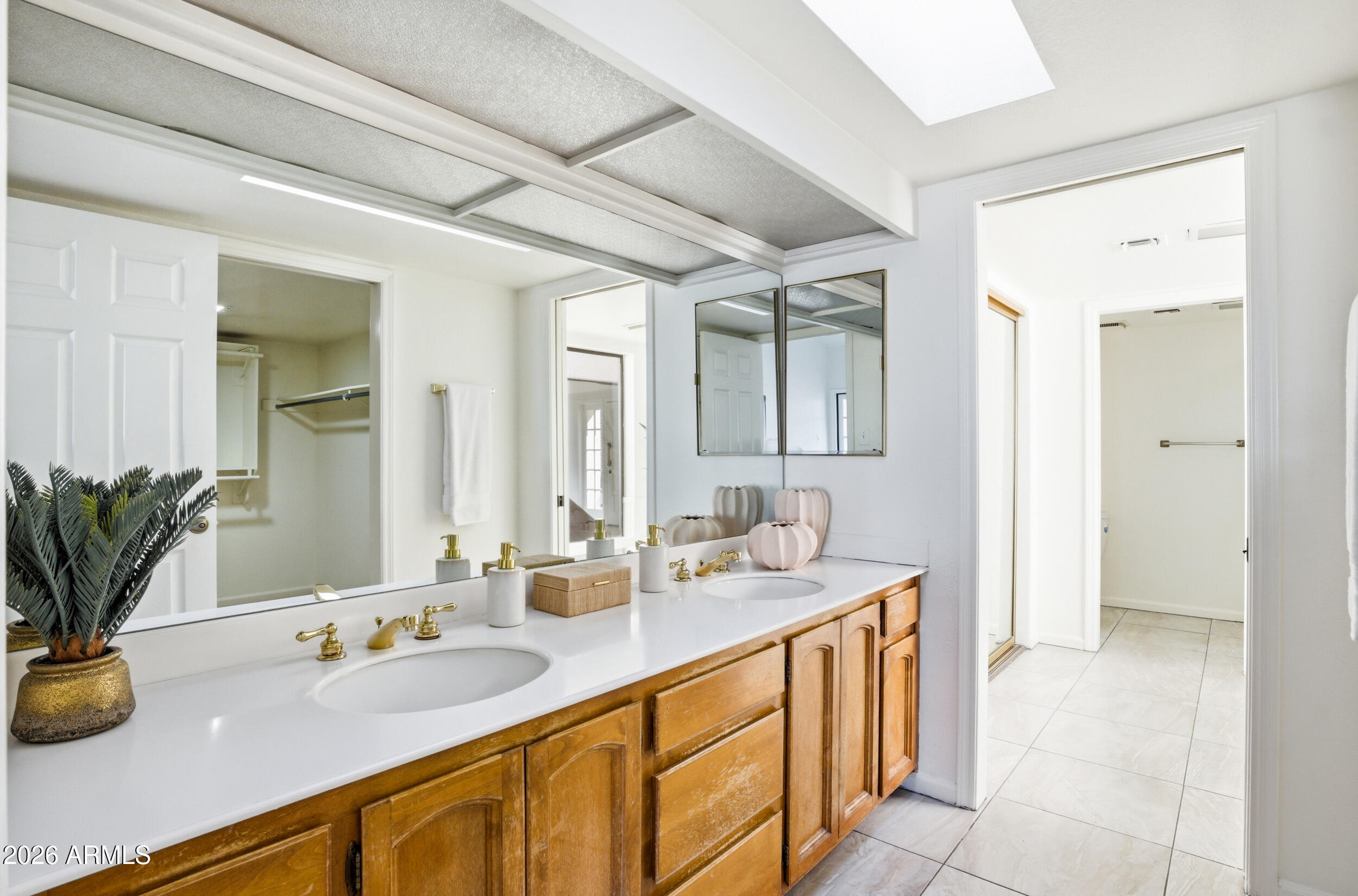 2626 E ARIZONA BILTMORE Circle 19