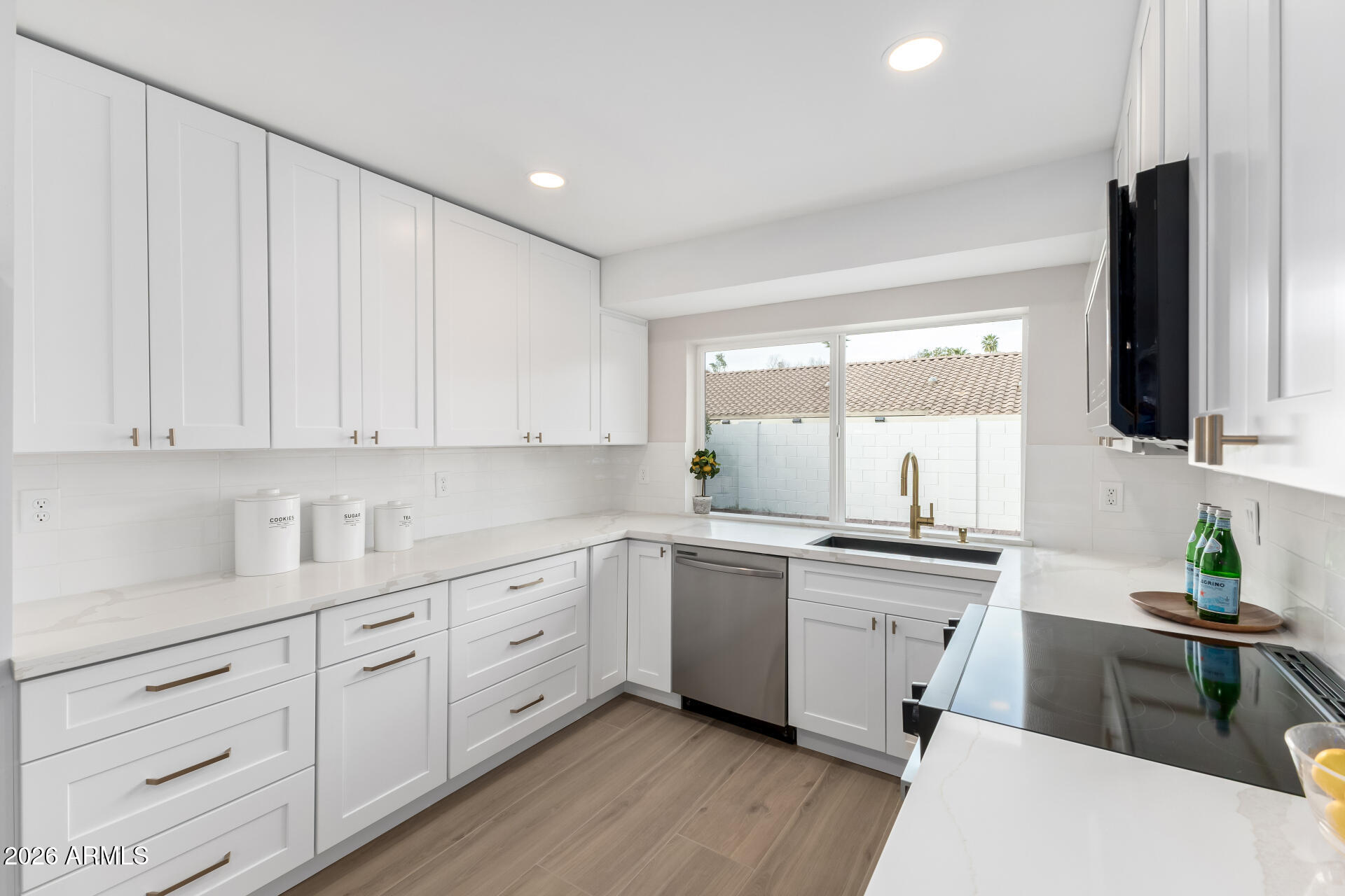 942 E DRIFTWOOD Drive