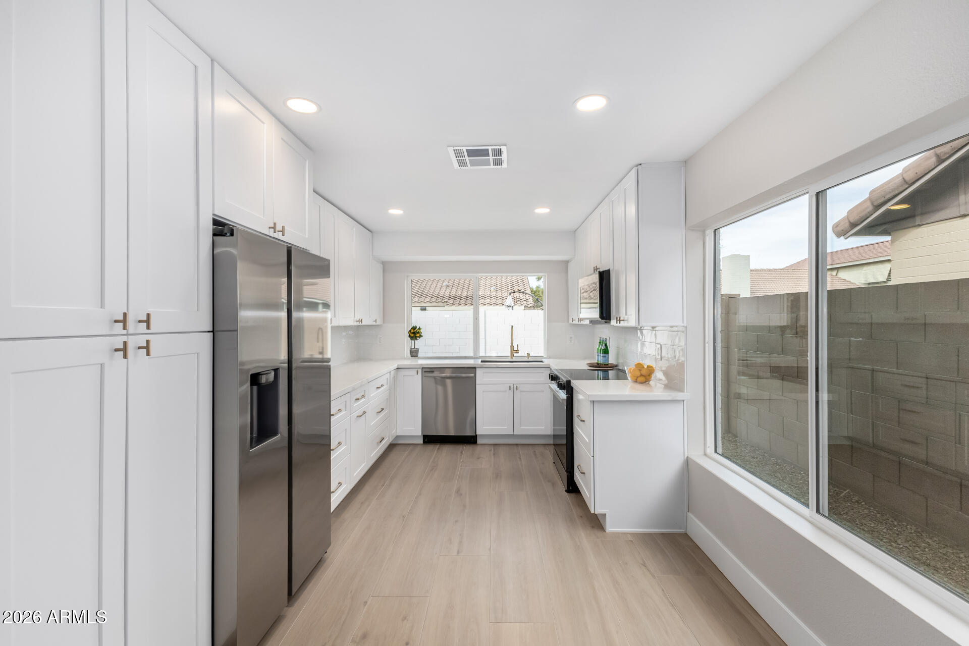 942 E DRIFTWOOD Drive