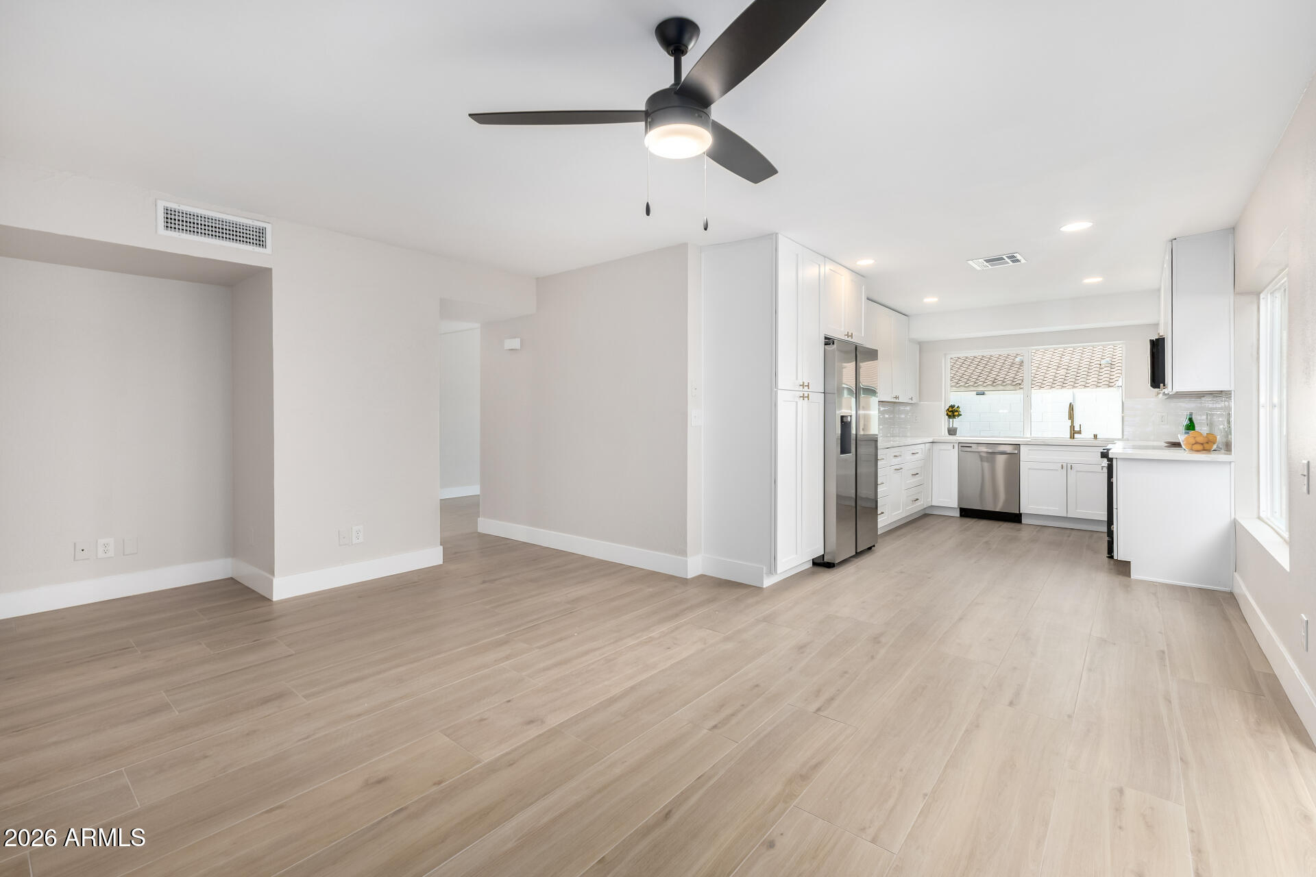 942 E DRIFTWOOD Drive