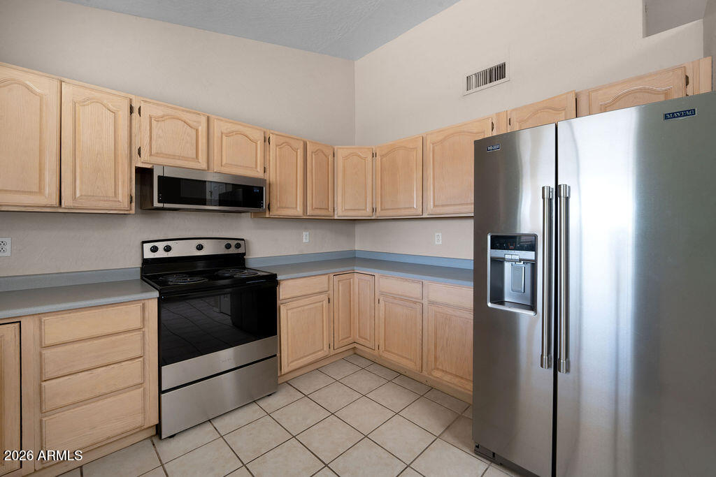 8837 E SUNLAND Avenue