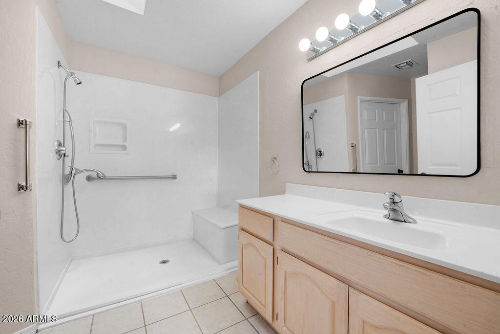 8837 E SUNLAND Avenue