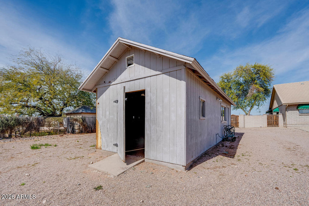 8837 E SUNLAND Avenue