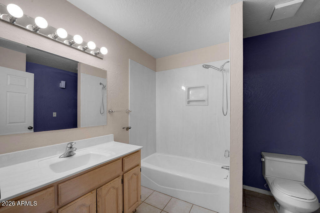 8837 E SUNLAND Avenue