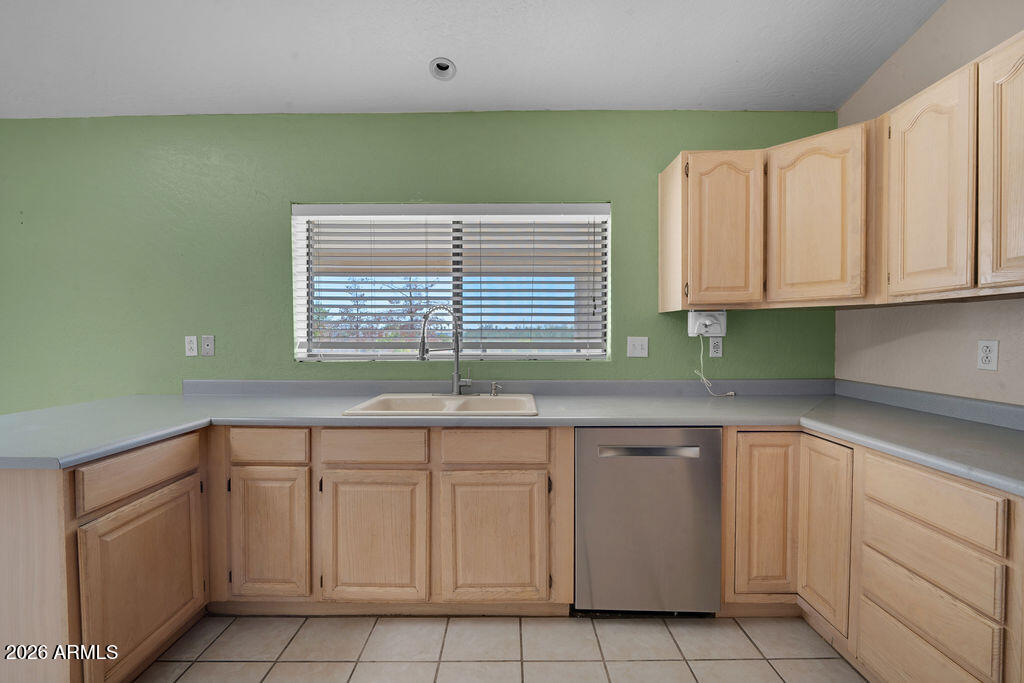 8837 E SUNLAND Avenue