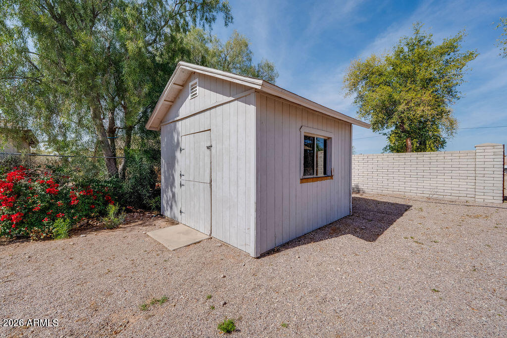 8837 E SUNLAND Avenue