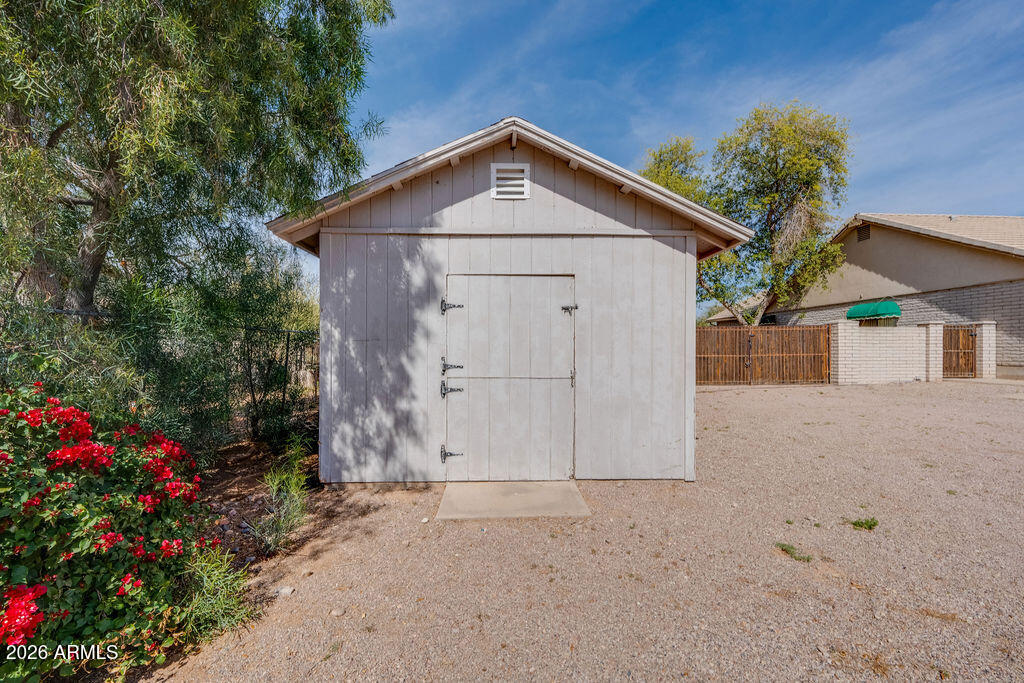 8837 E SUNLAND Avenue