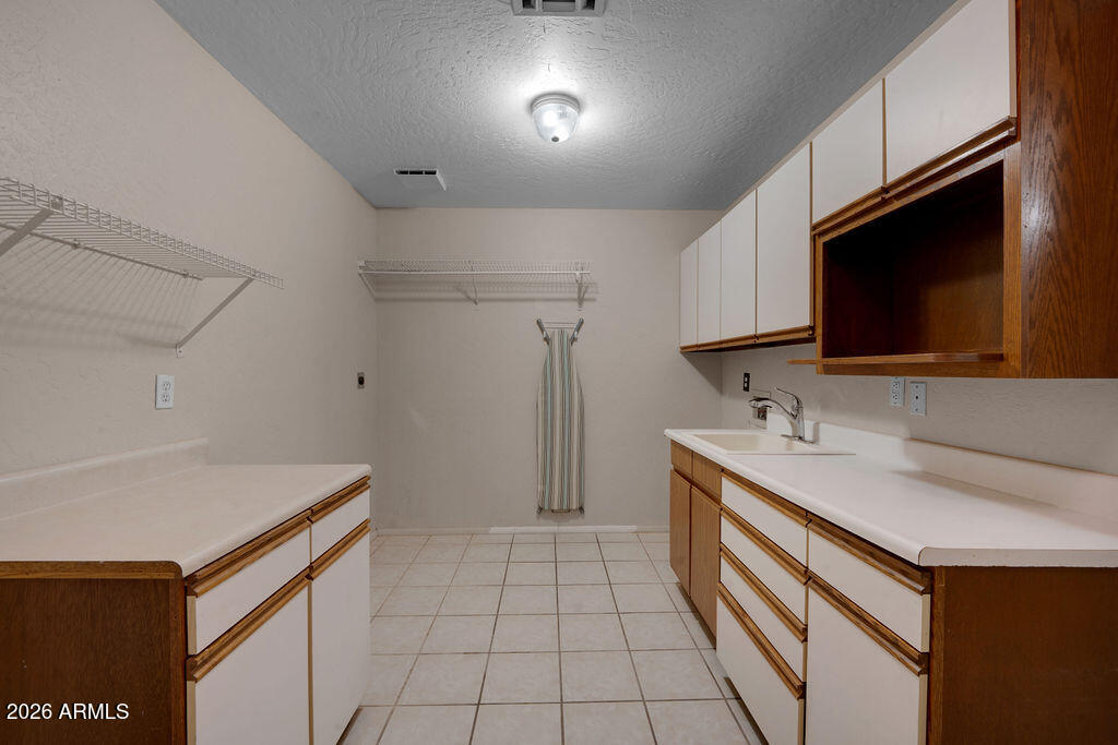 8837 E SUNLAND Avenue