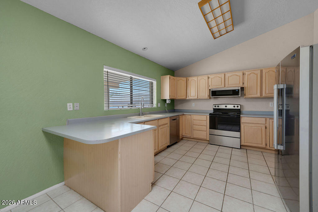 8837 E SUNLAND Avenue