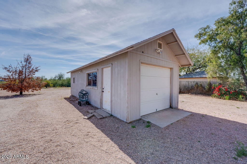 8837 E SUNLAND Avenue