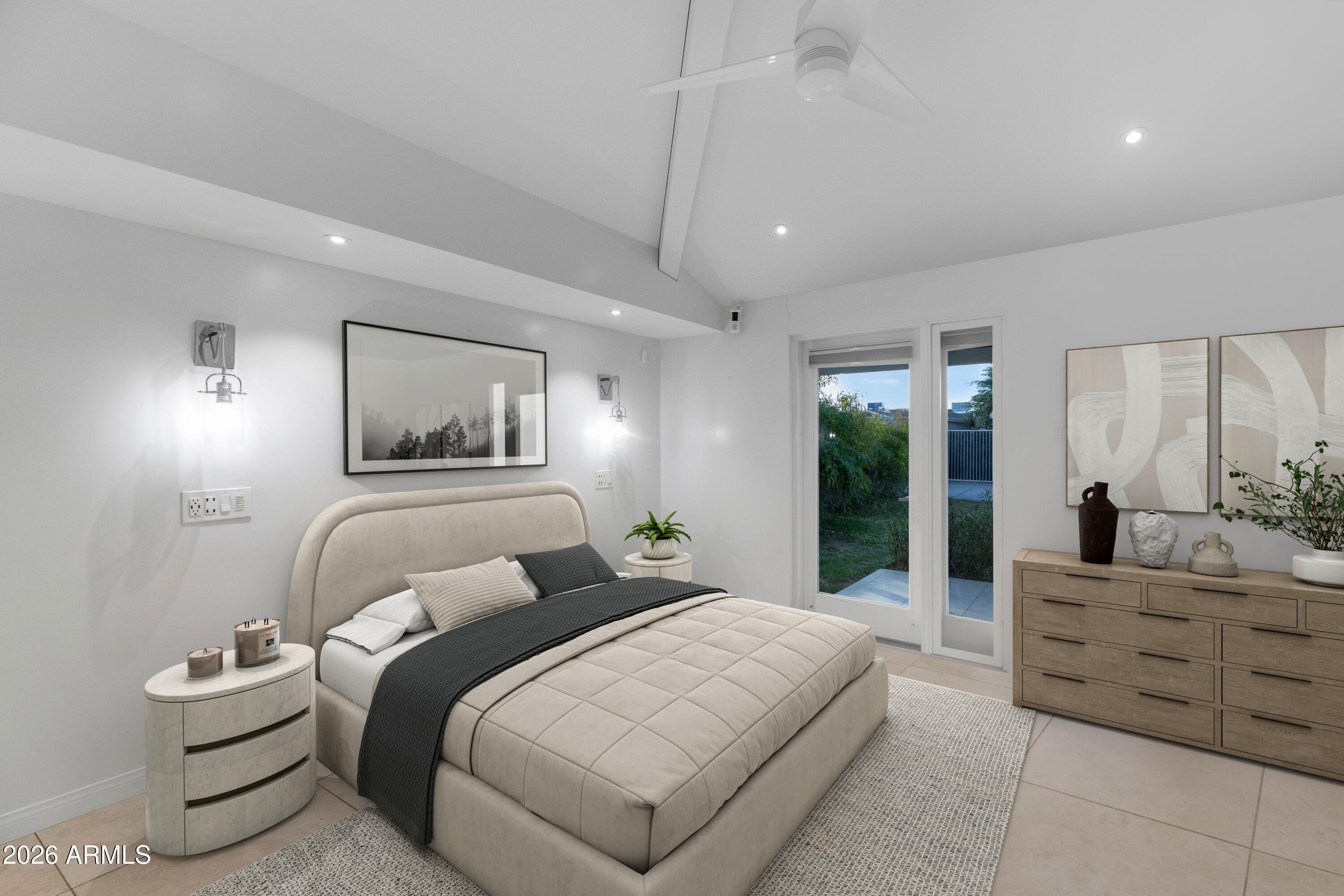 2323 E DEVONSHIRE Avenue