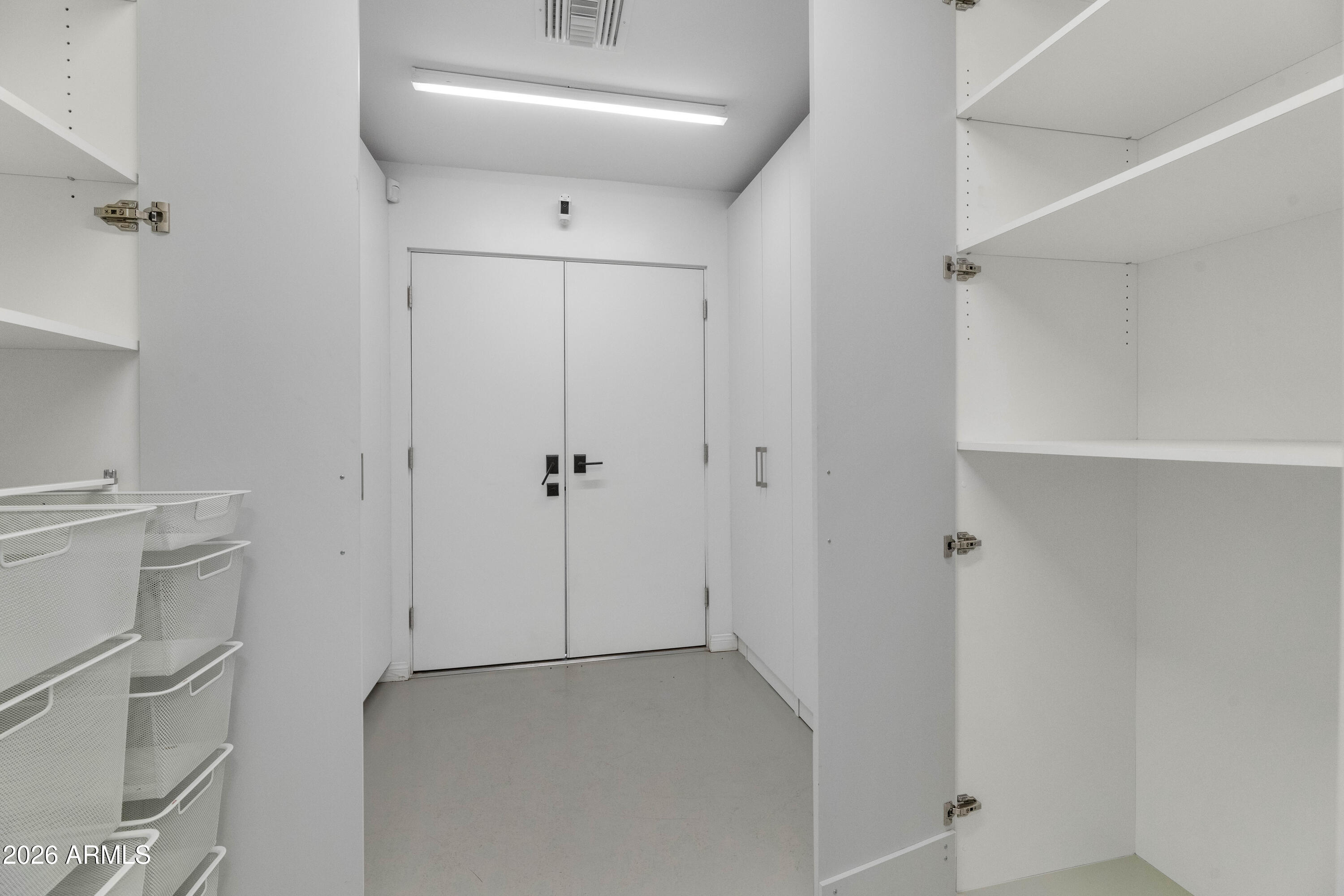 2323 E DEVONSHIRE Avenue