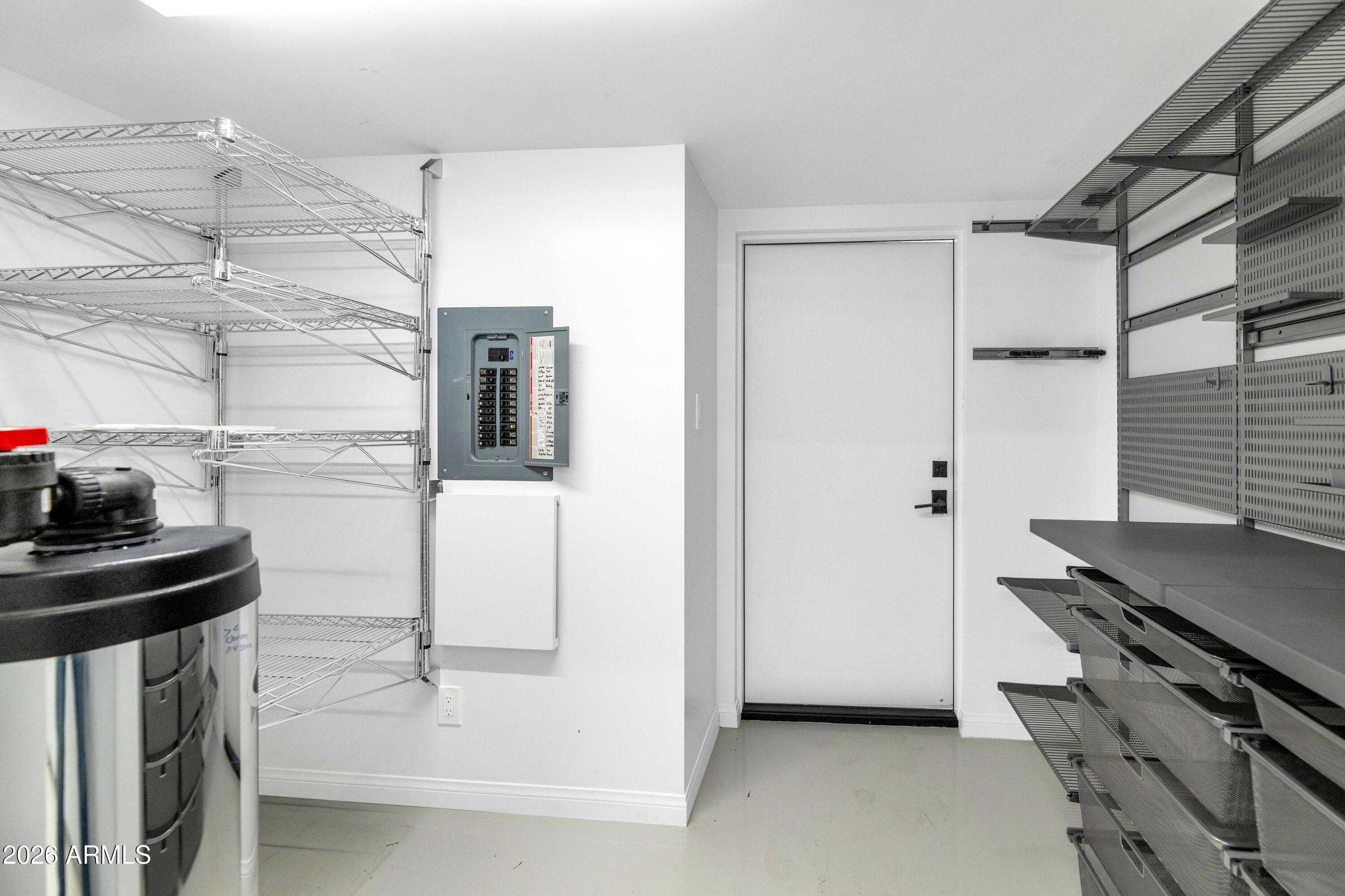 2323 E DEVONSHIRE Avenue