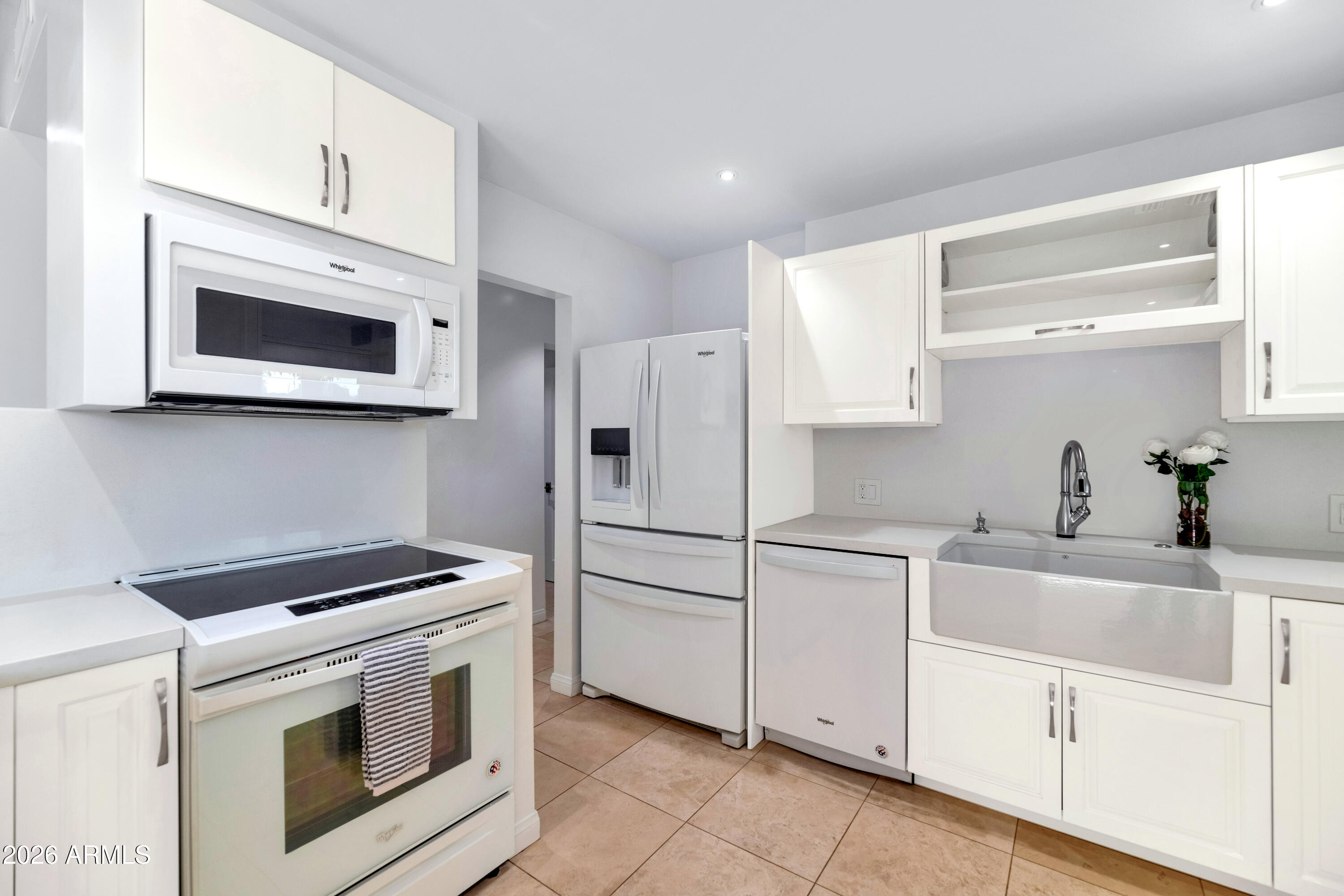 2323 E DEVONSHIRE Avenue