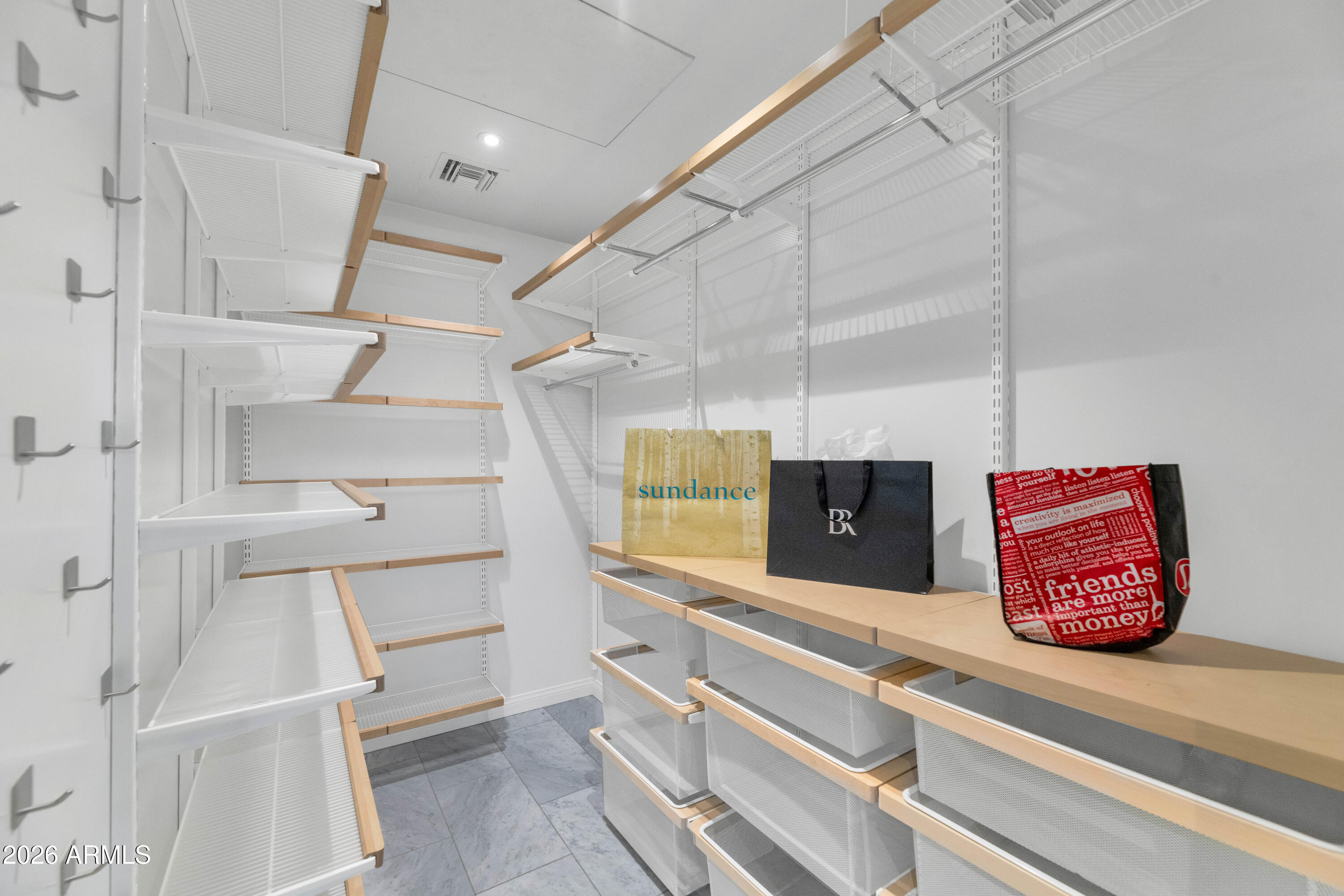 2323 E DEVONSHIRE Avenue