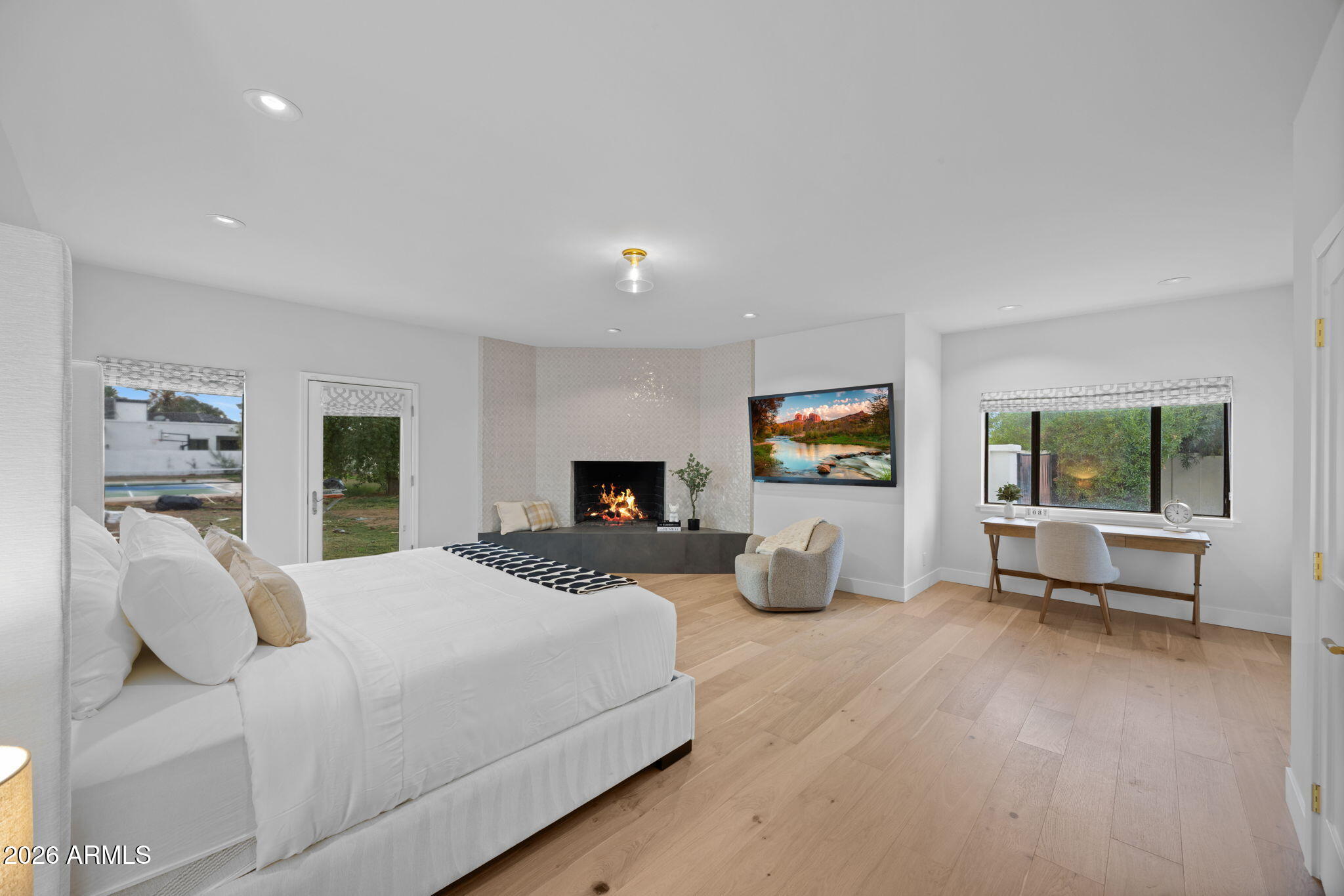 10111 E CHOLLA Street