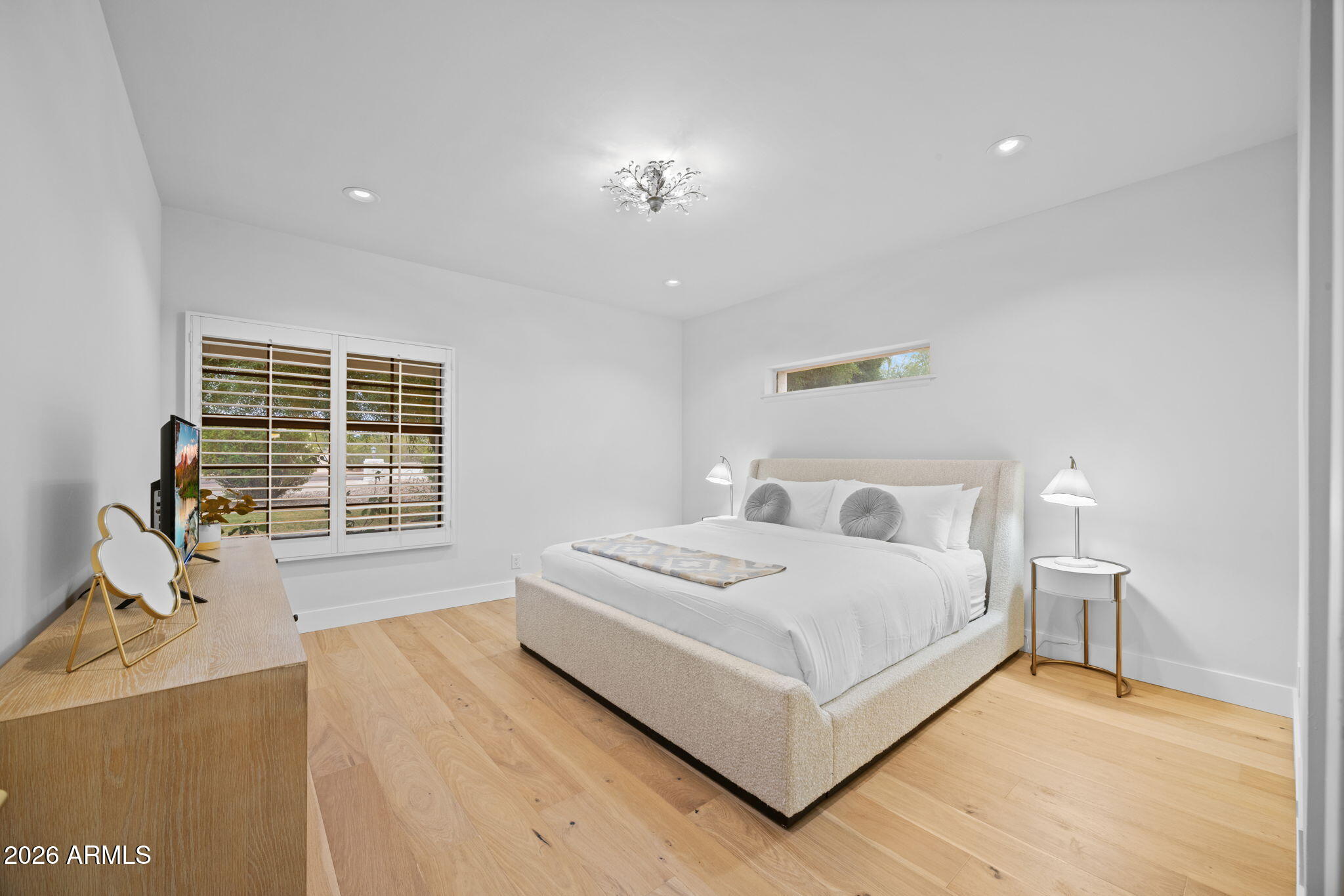 10111 E CHOLLA Street