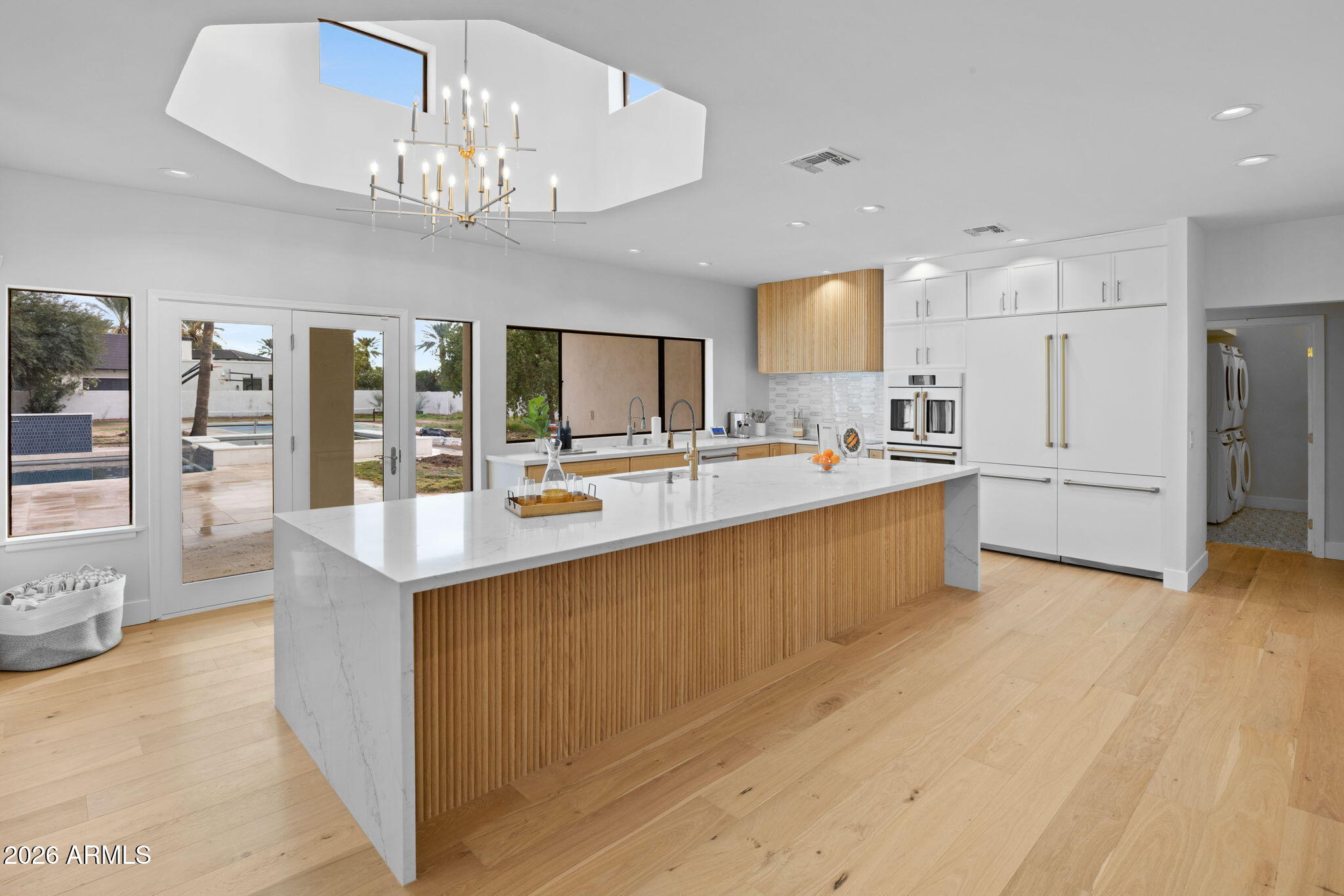 10111 E CHOLLA Street