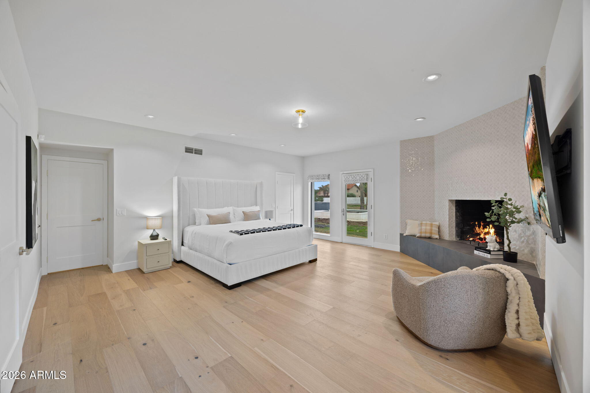 10111 E CHOLLA Street