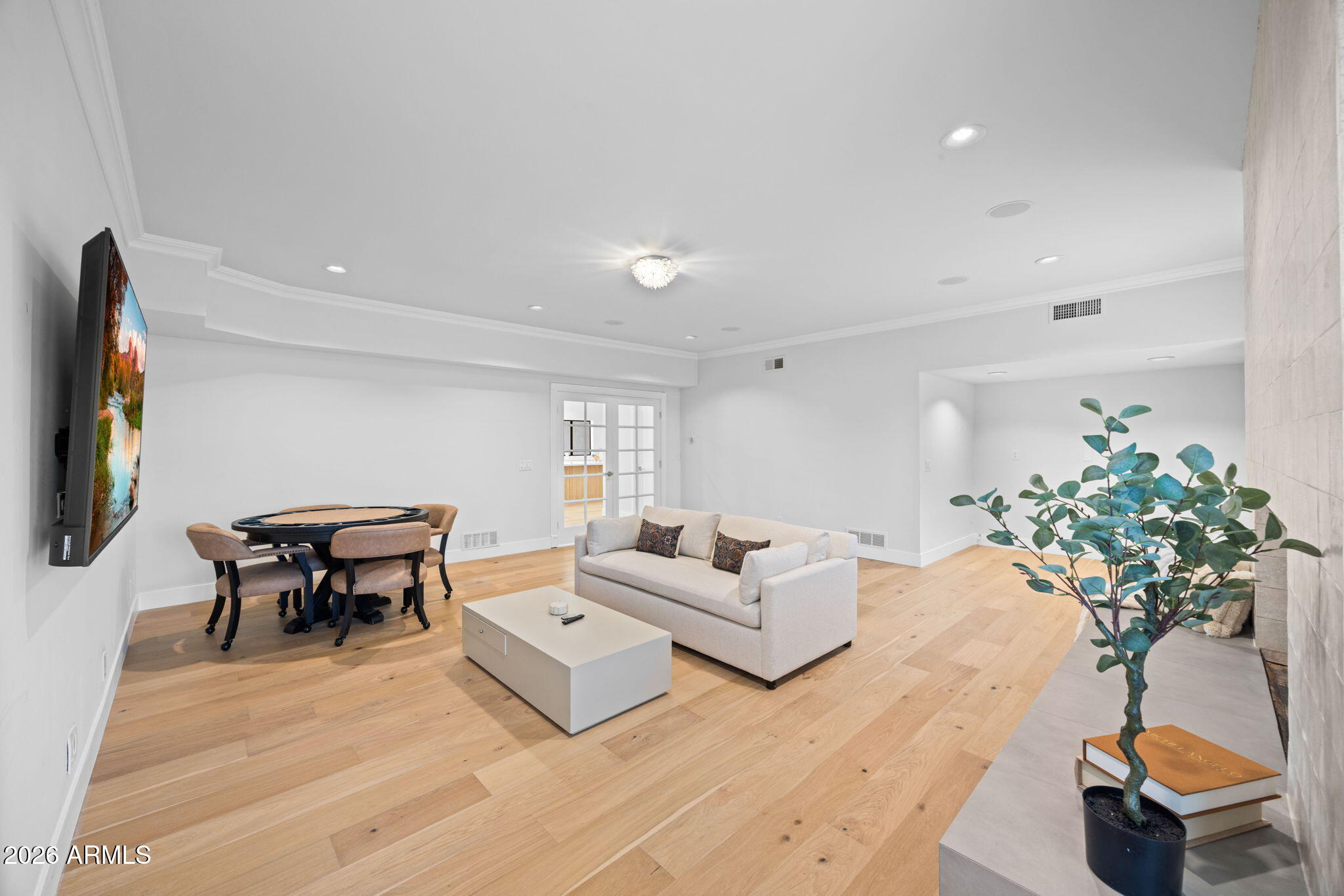 10111 E CHOLLA Street