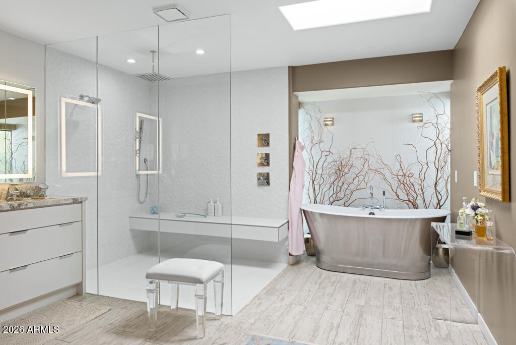 2502 E Montebello Avenue