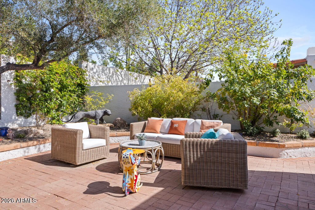 2502 E Montebello Avenue