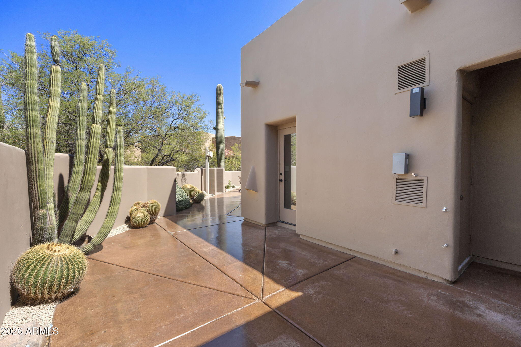 9229 E WHITETHORN Circle