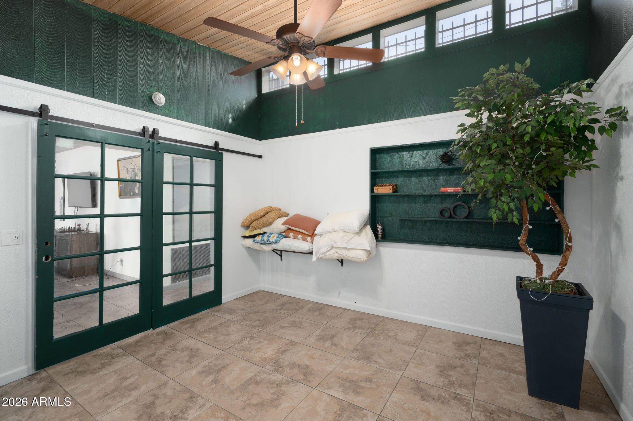 3015 E WELDON Avenue