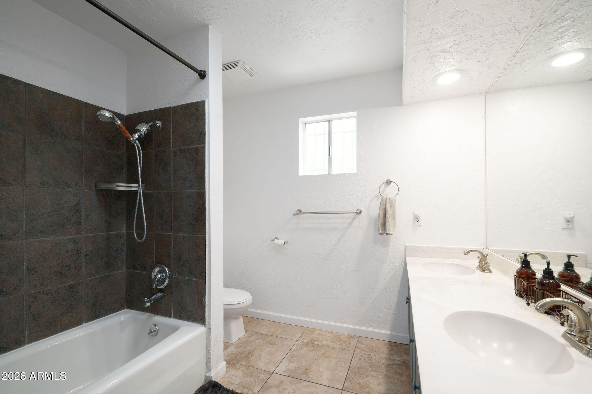 3015 E WELDON Avenue