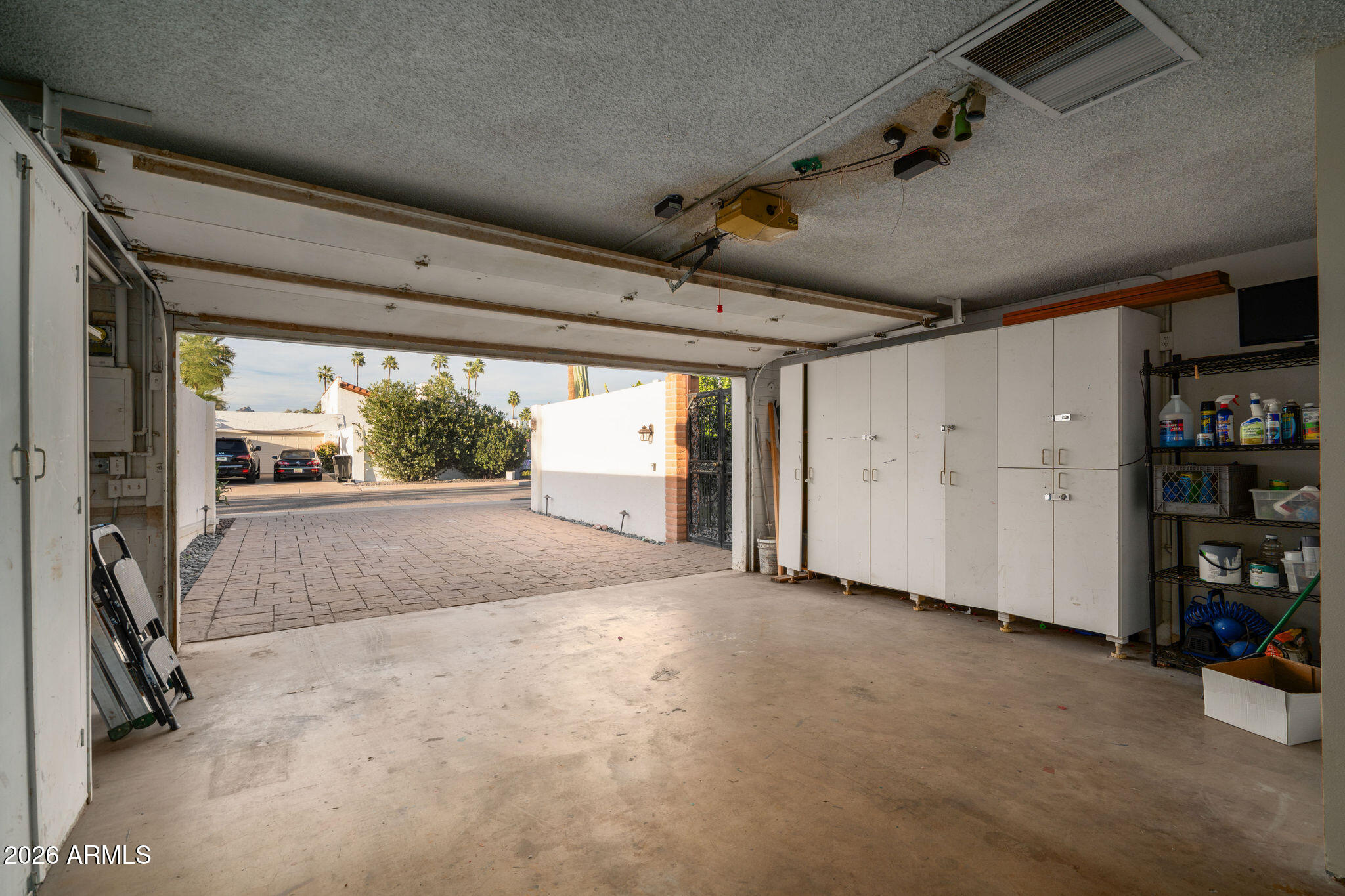 3015 E WELDON Avenue