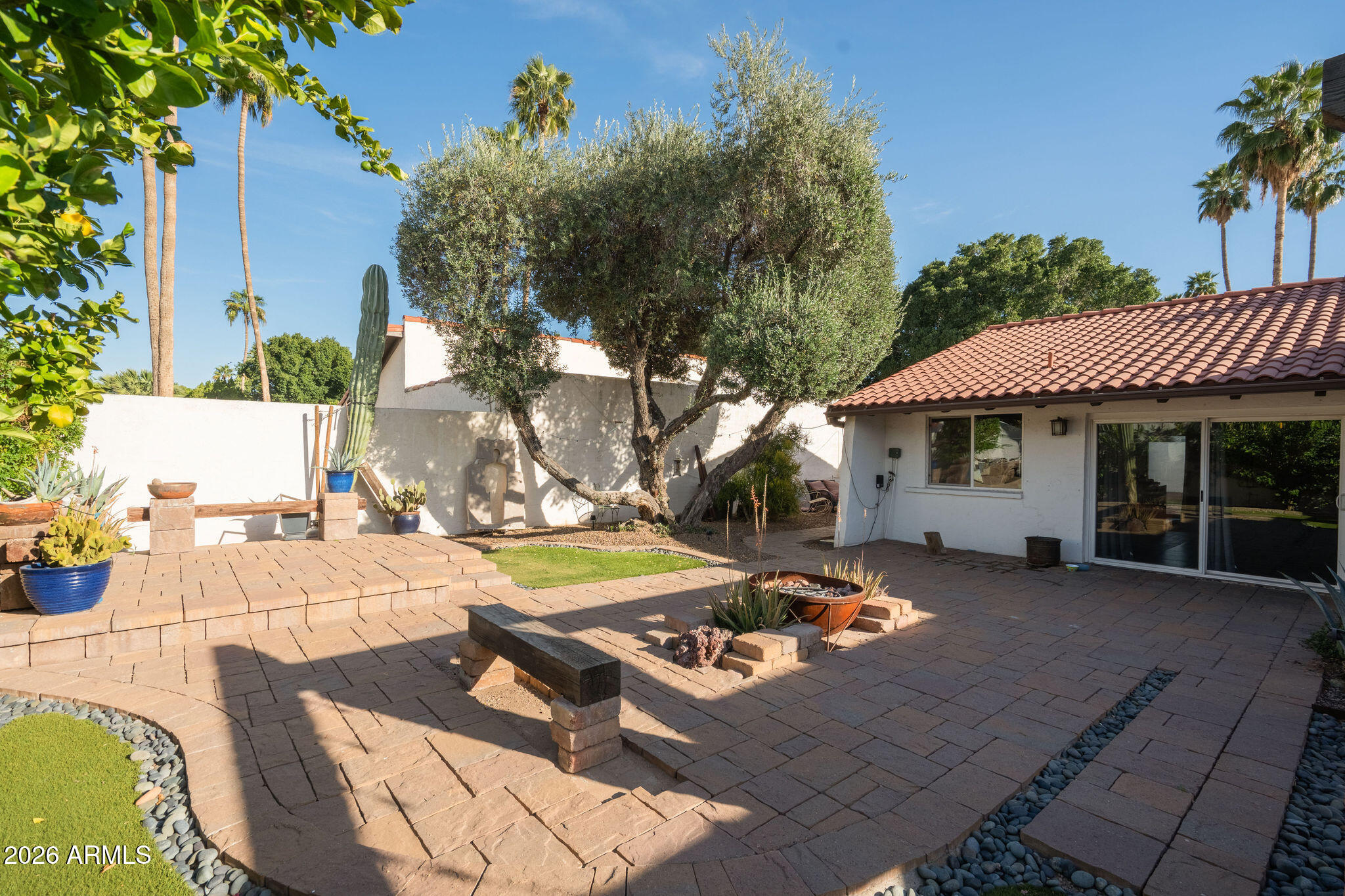 3015 E WELDON Avenue