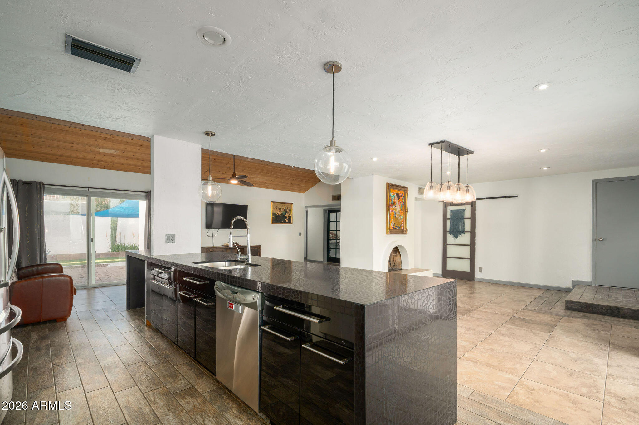 3015 E WELDON Avenue