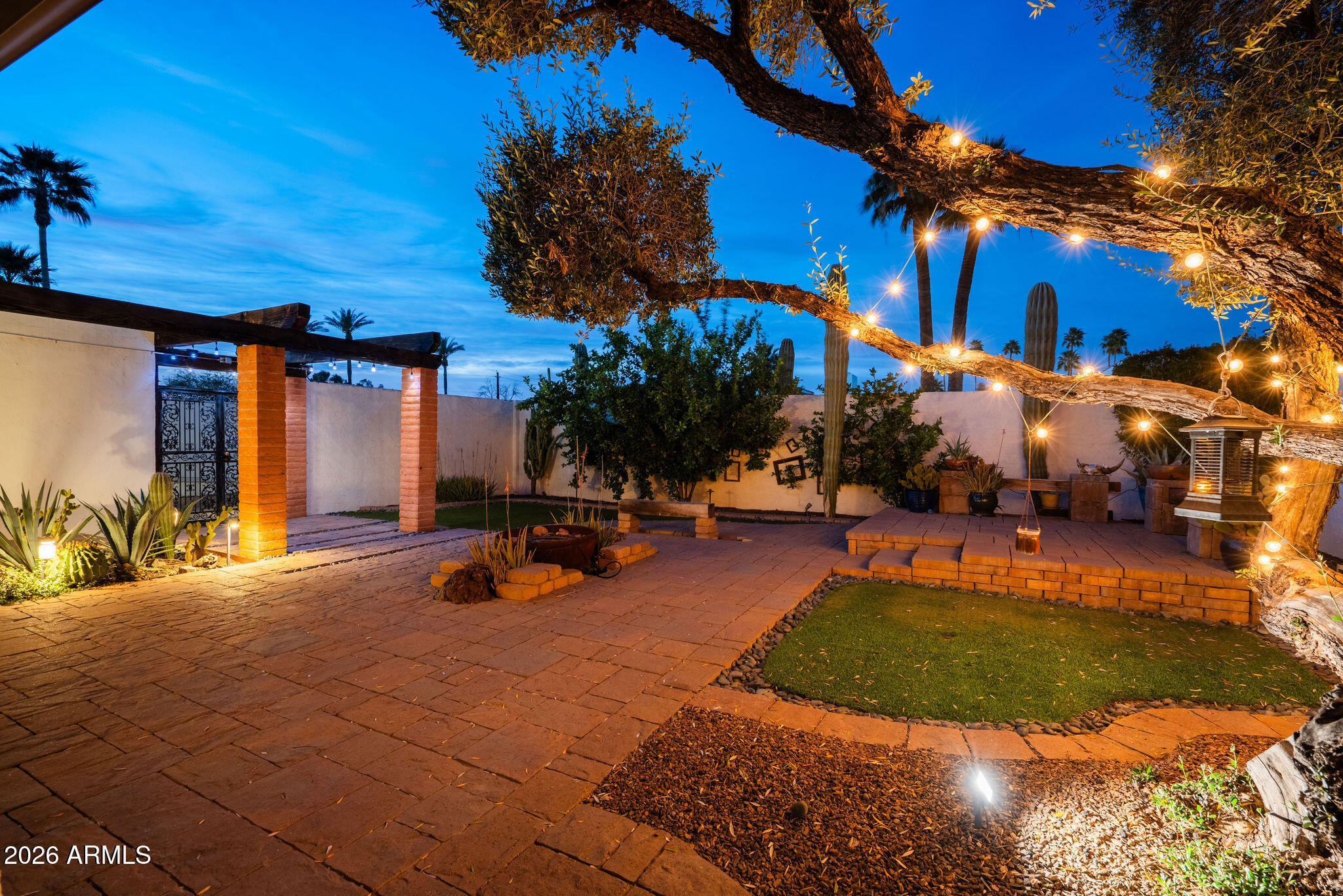 3015 E WELDON Avenue