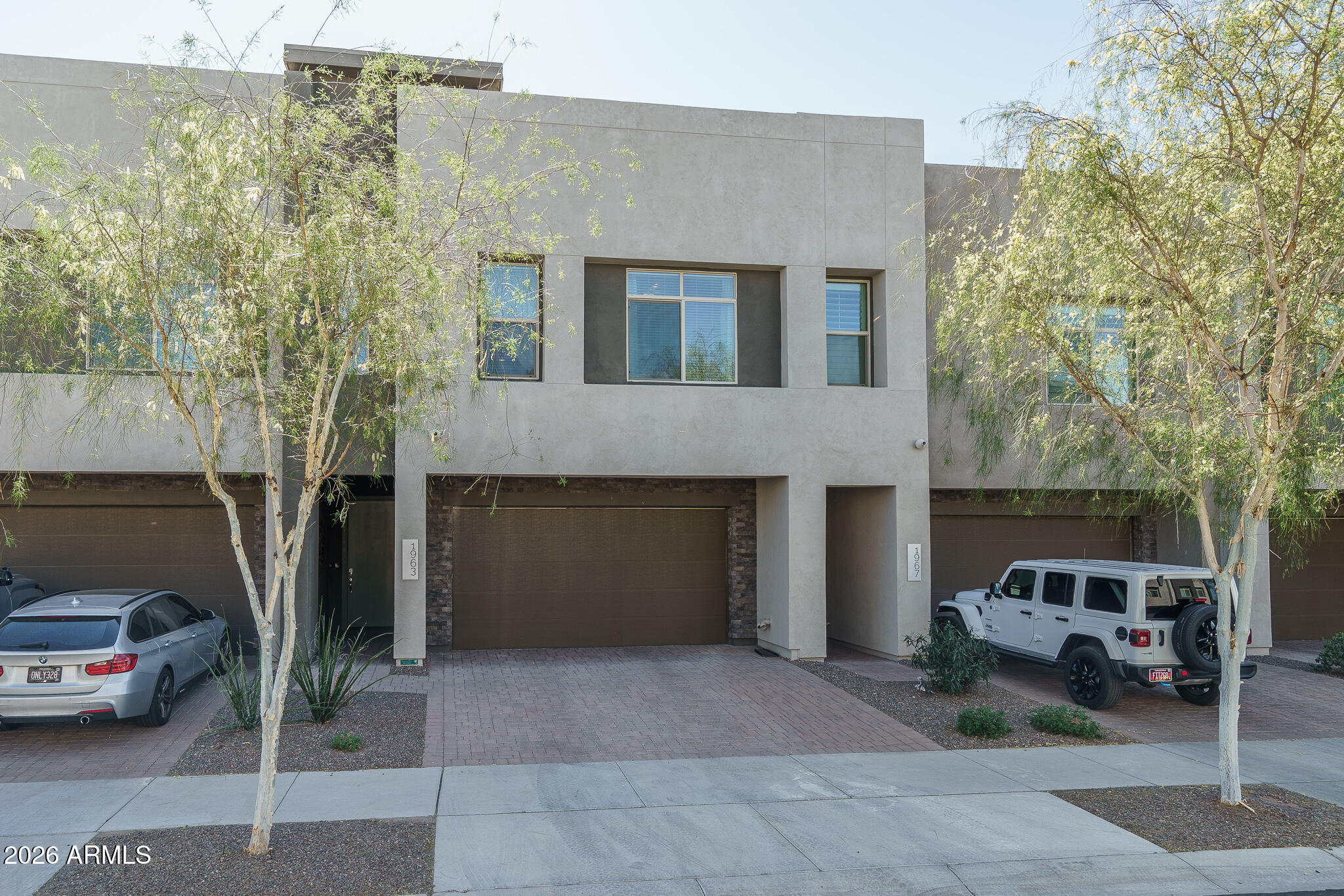 1963 W DESERT HOLLOW Drive