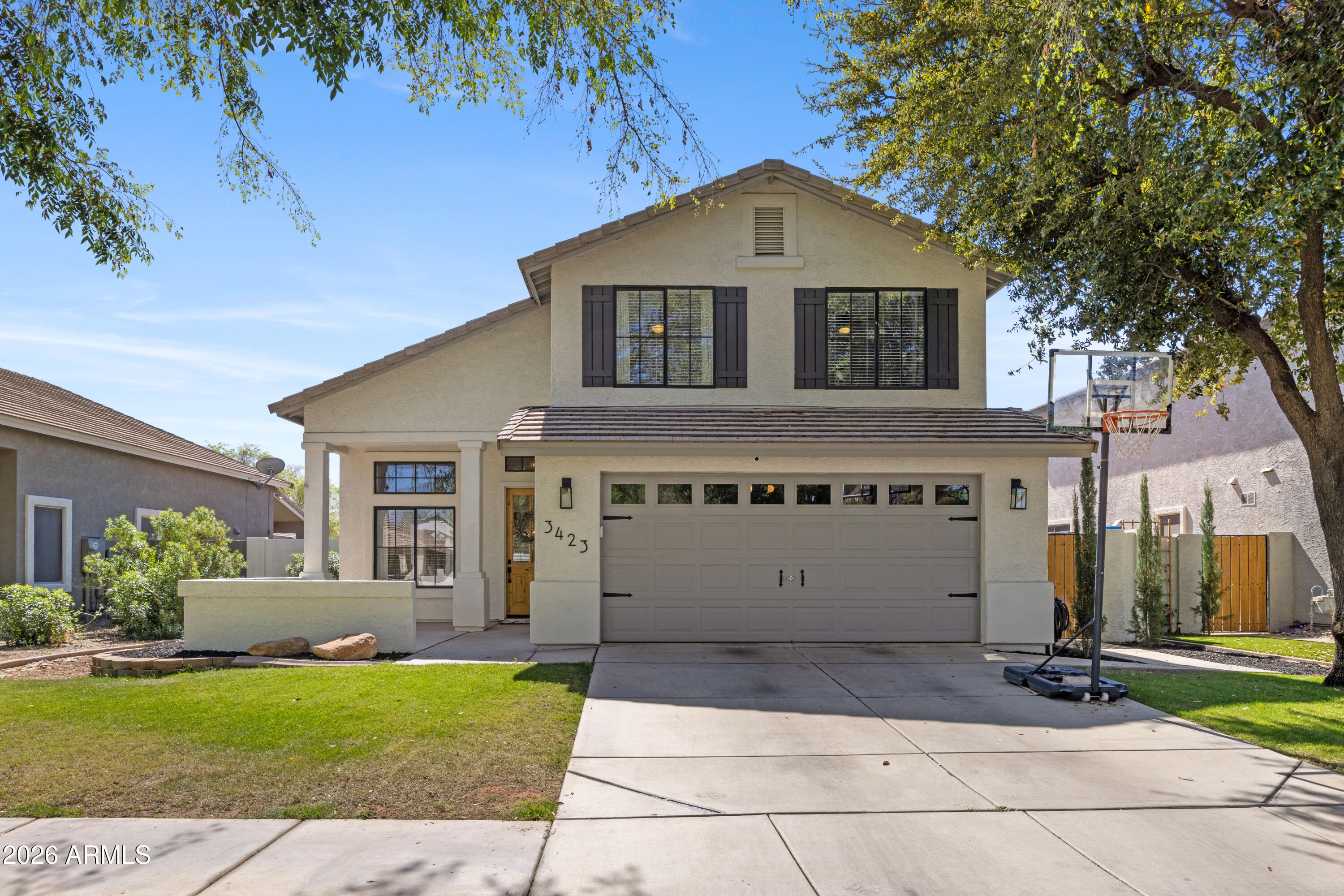3423 E LINDA Lane