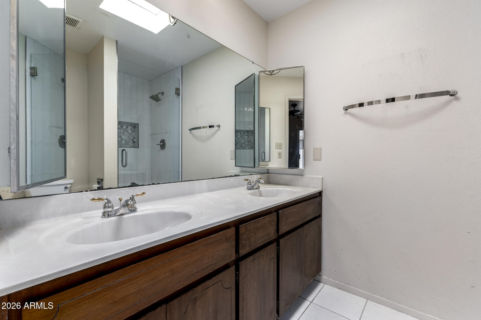 911 S HACIENDA Drive