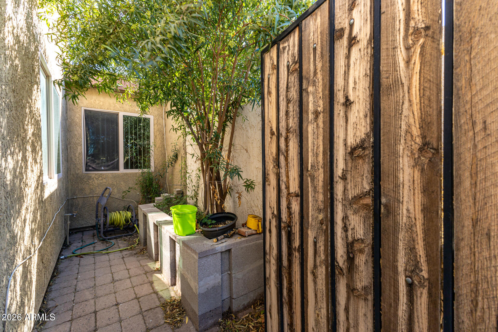 911 S HACIENDA Drive