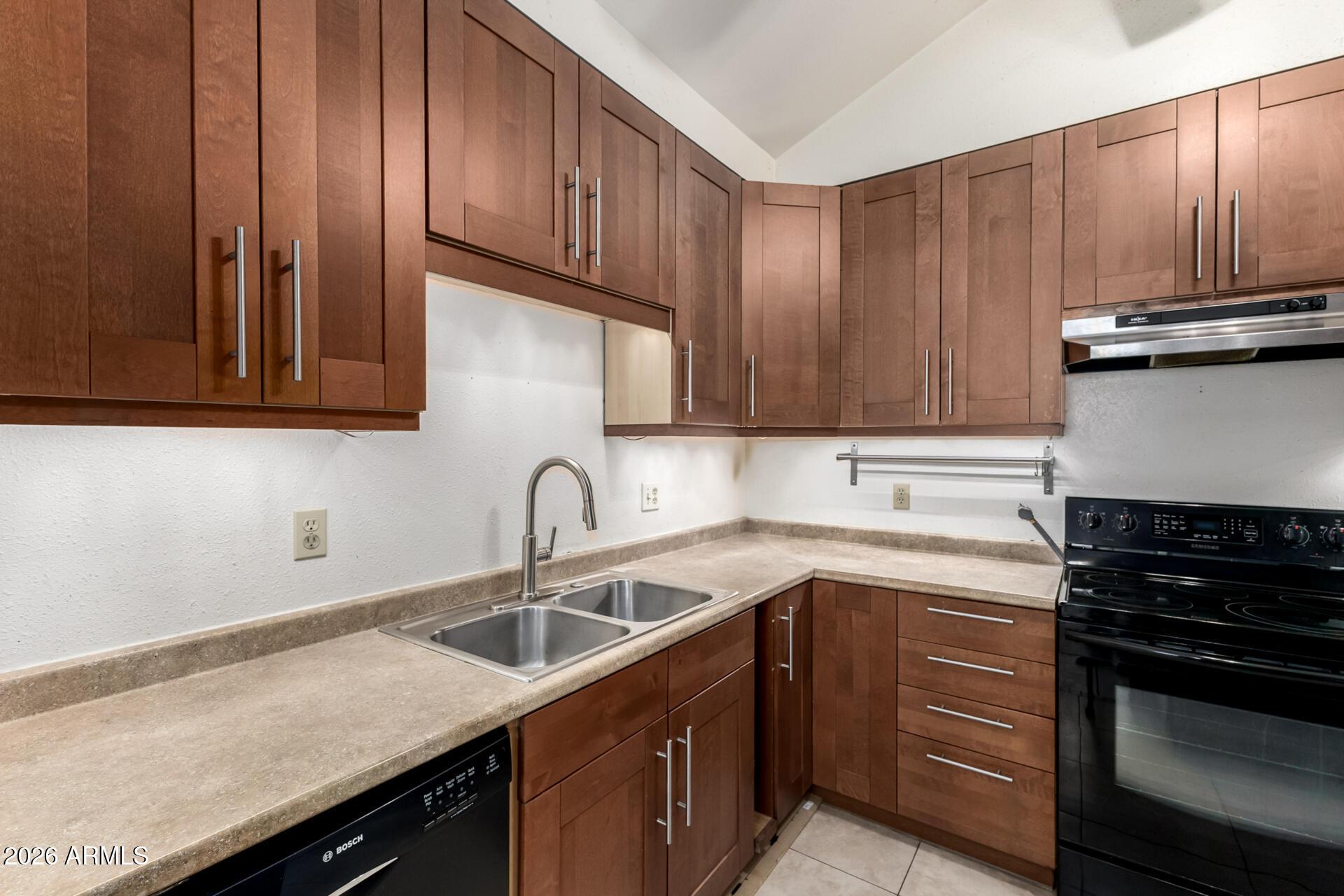 911 S HACIENDA Drive