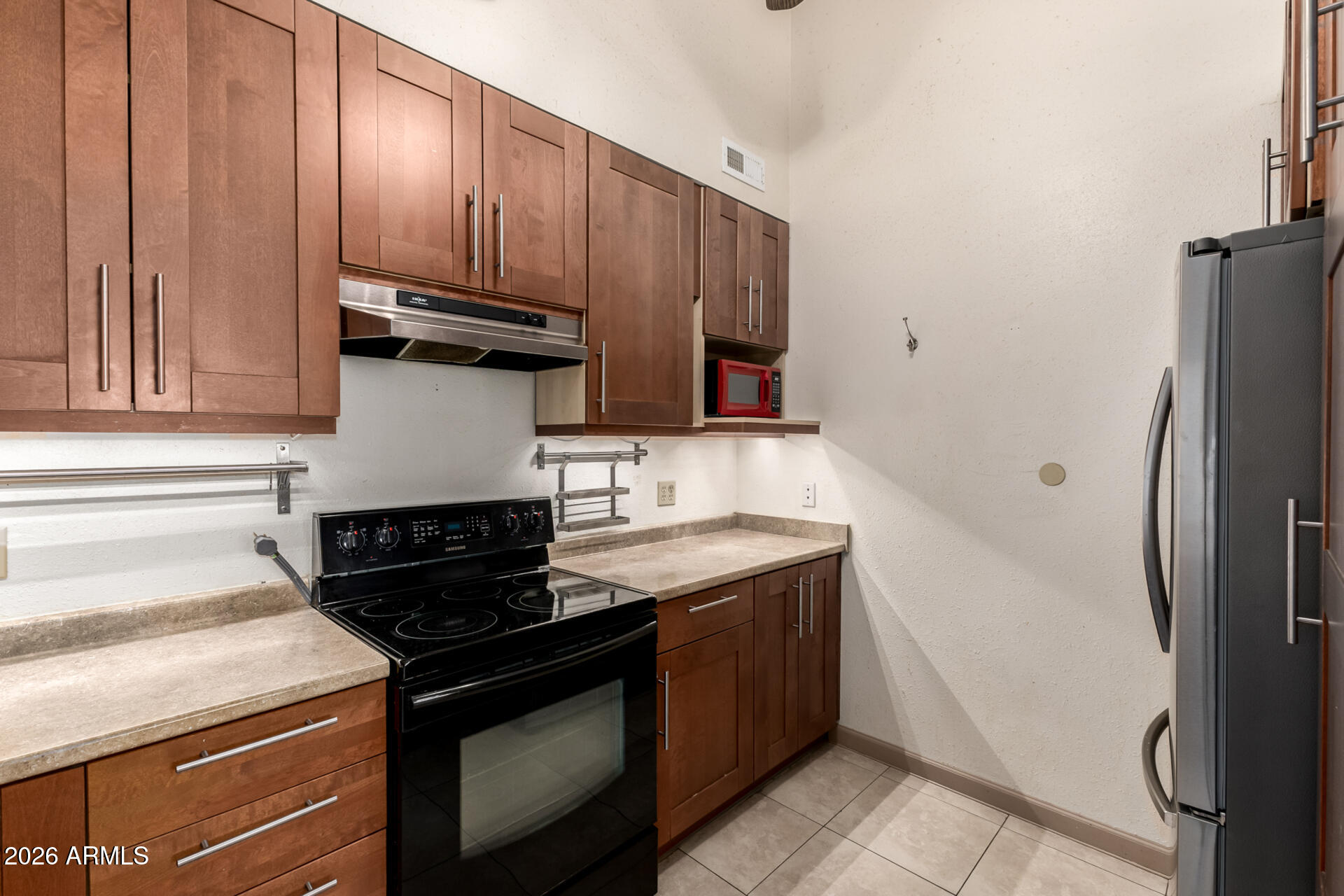 911 S HACIENDA Drive